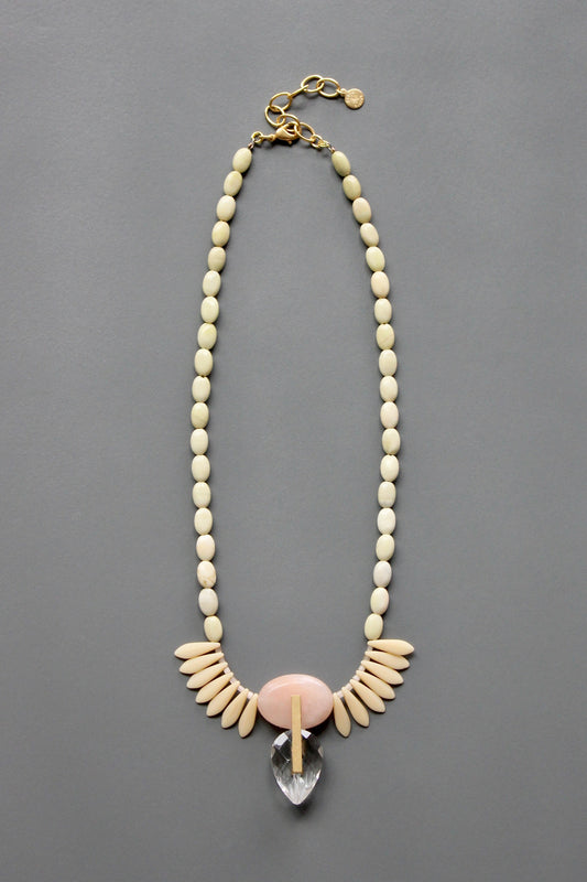ISL116 Serpentine, peach jade, and glass Artdeco necklace