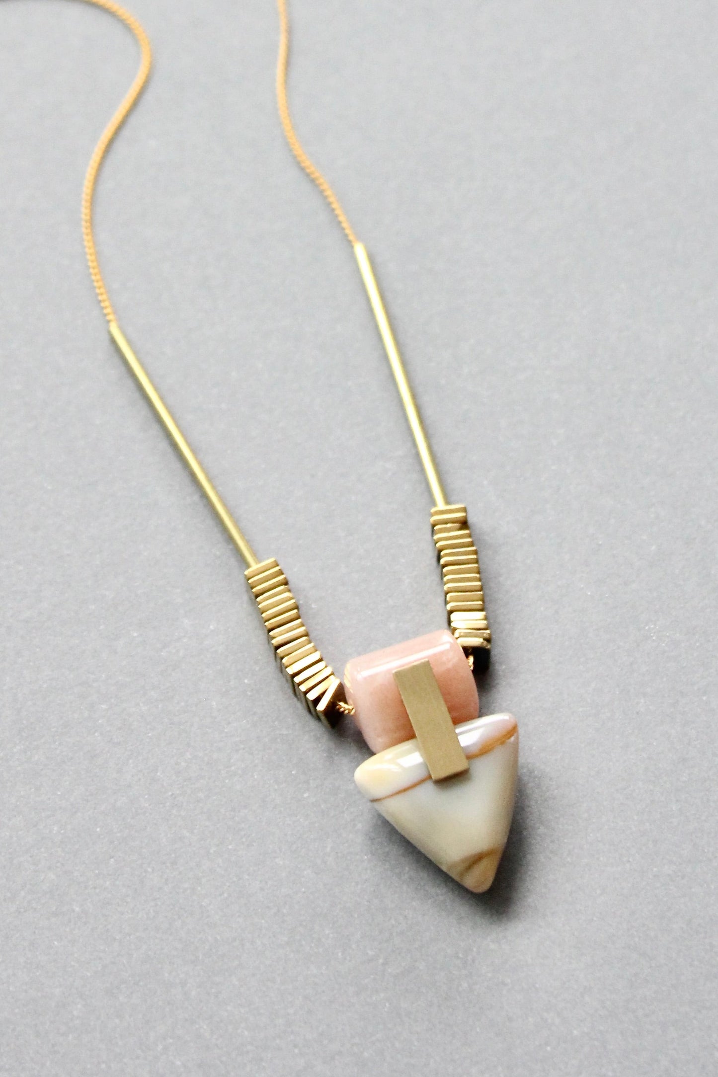 ISL118 Peach moon stone and agate pendant chain necklace