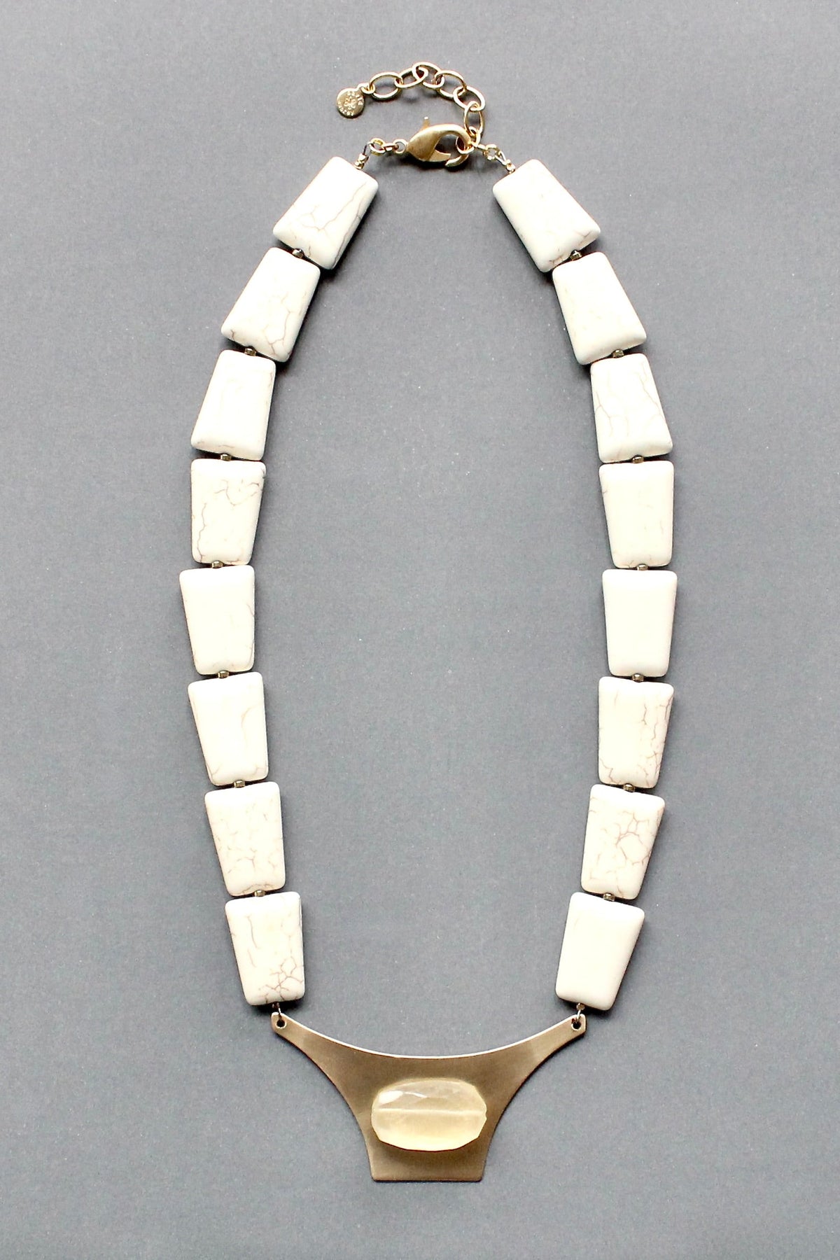 ISL119 White geometric bib necklace