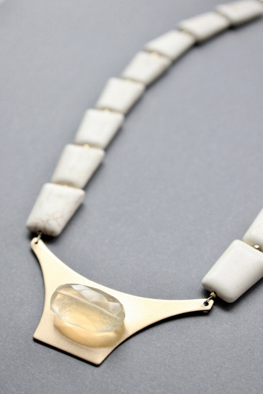ISL119 White geometric bib necklace