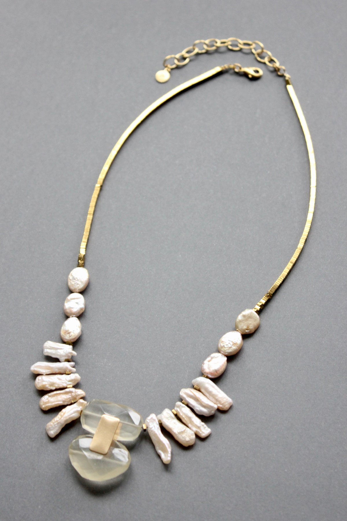ISL418 Pearl fringe and chalcedony pendant necklace