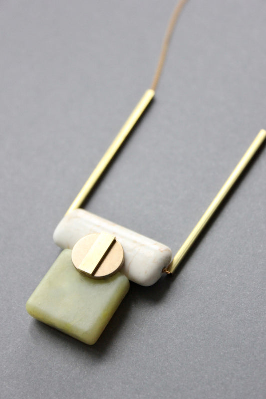 ISL420 White and green stone geometric pendant necklace