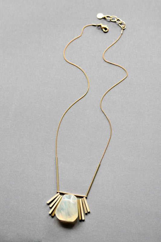 ISL520 Quartz geometric necklace