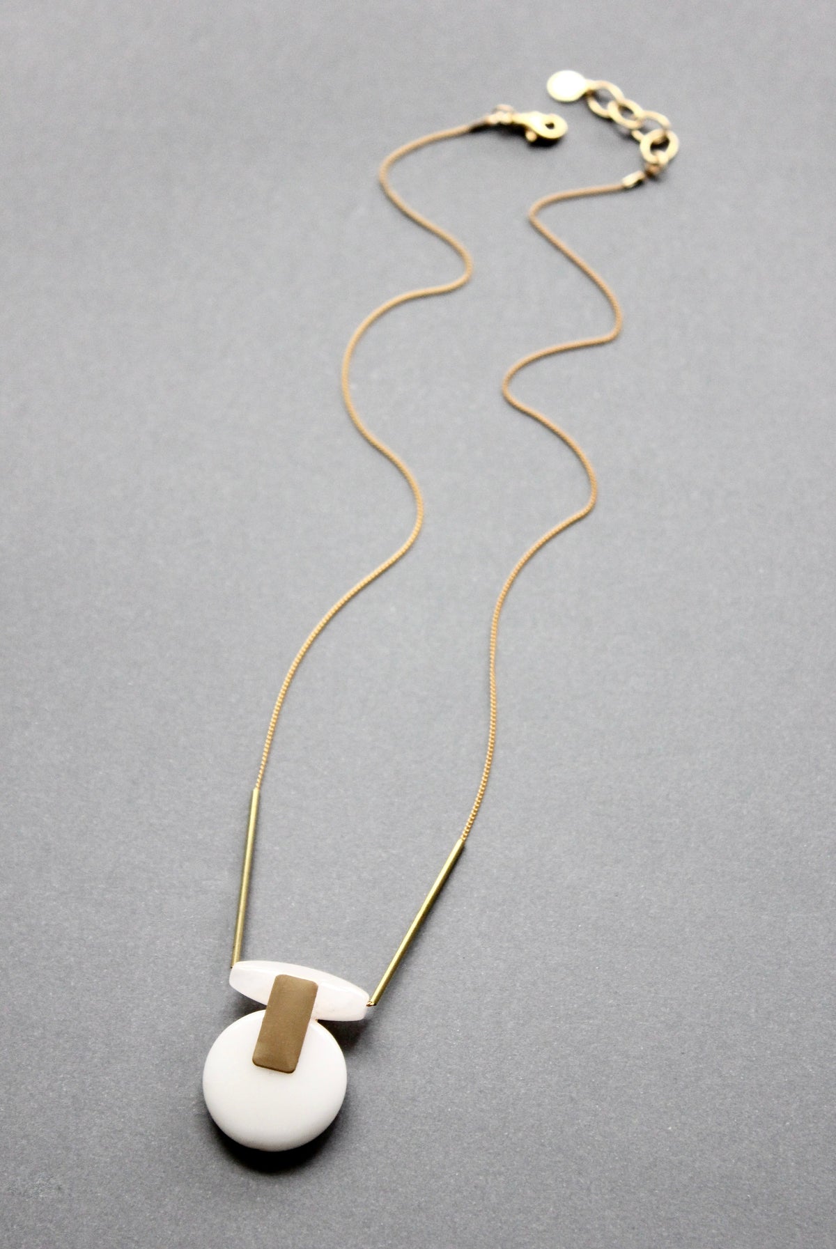 ISL620 white stone geometric necklace