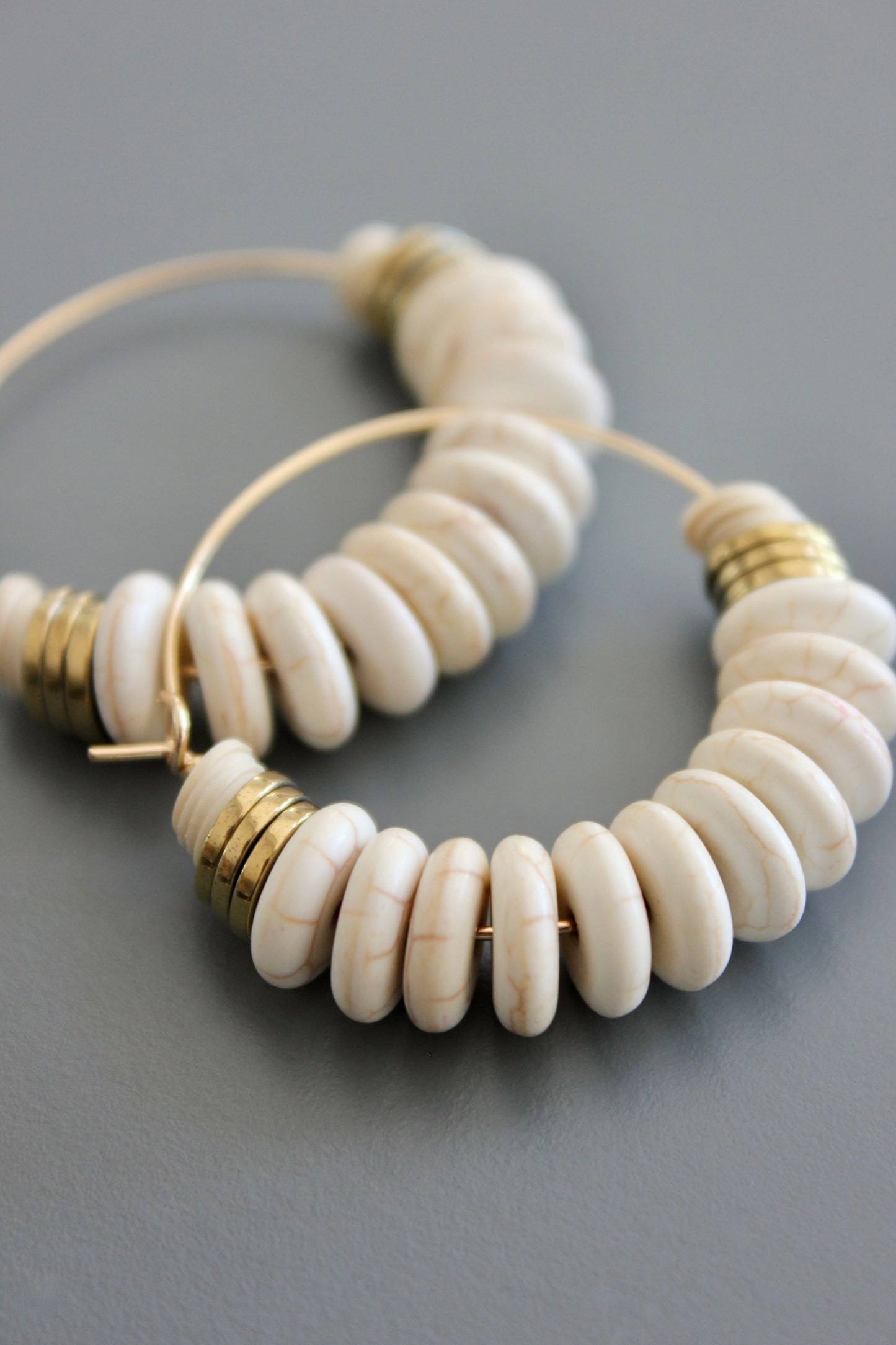 ISLE06 White disc hoop earrings