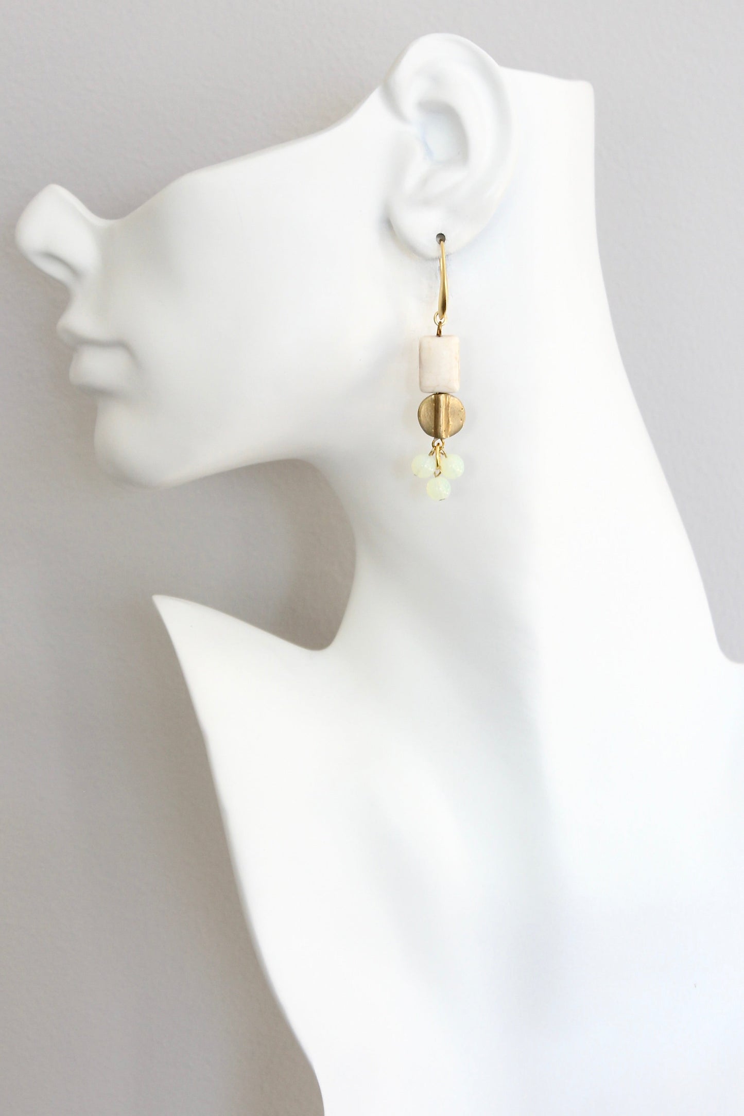 ISLE23 White cluster earrings