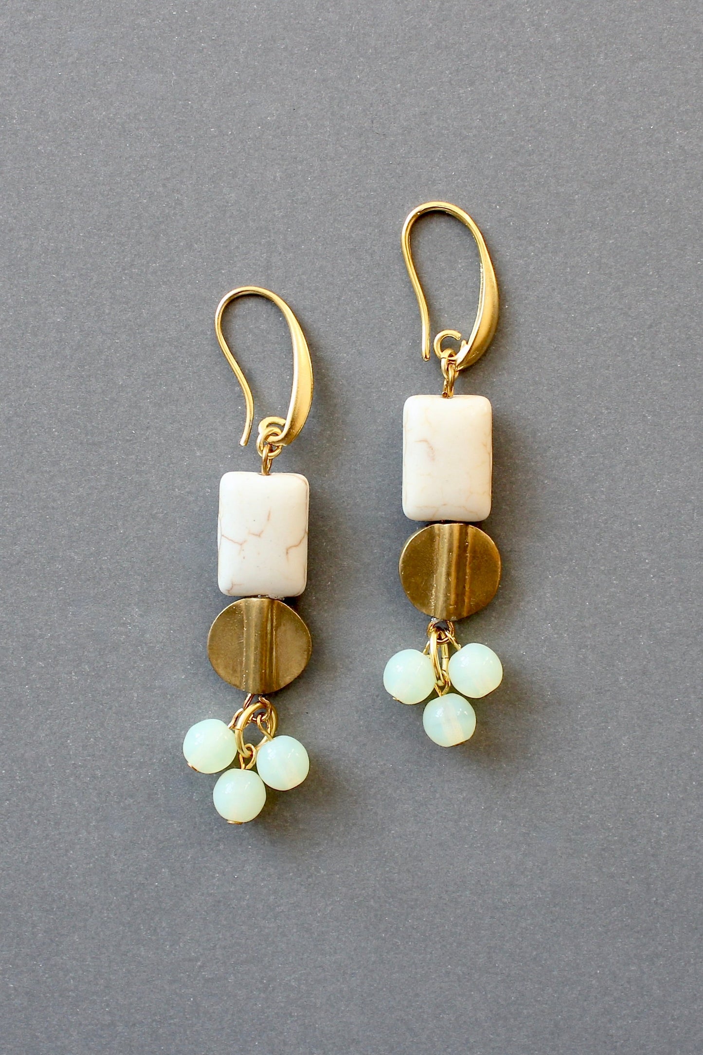 ISLE23 White cluster earrings