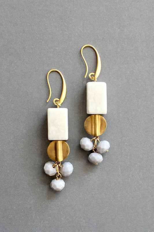 ISLE34 White and gray cluster earrings