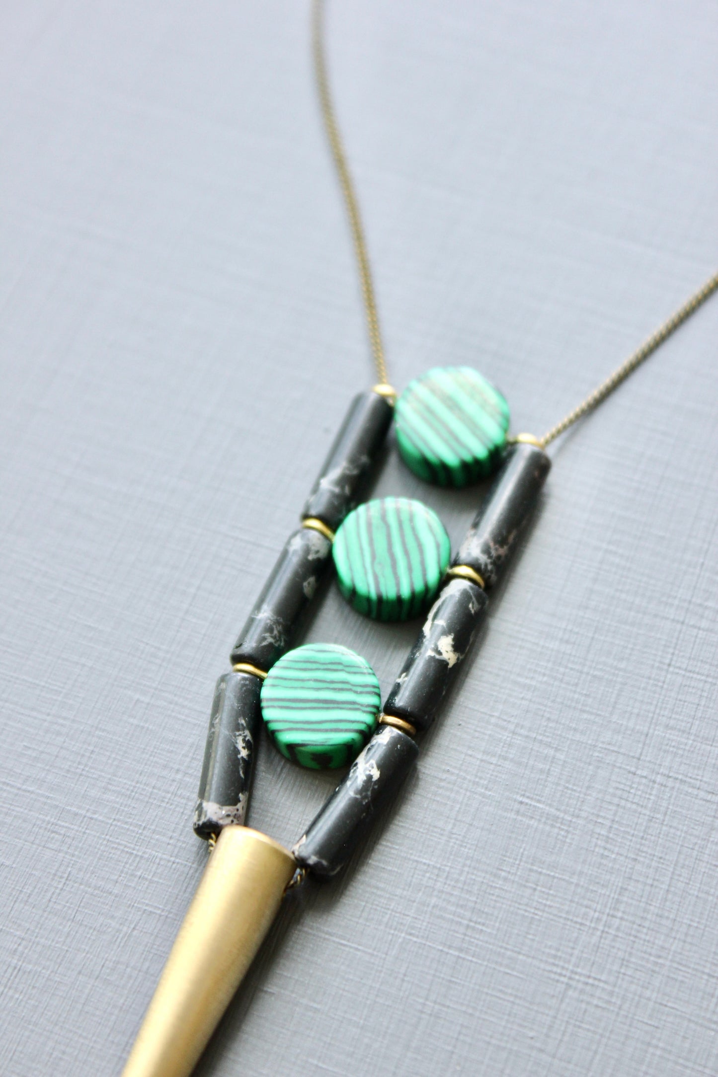 JLT321 synthetic malachite geometric spike necklace