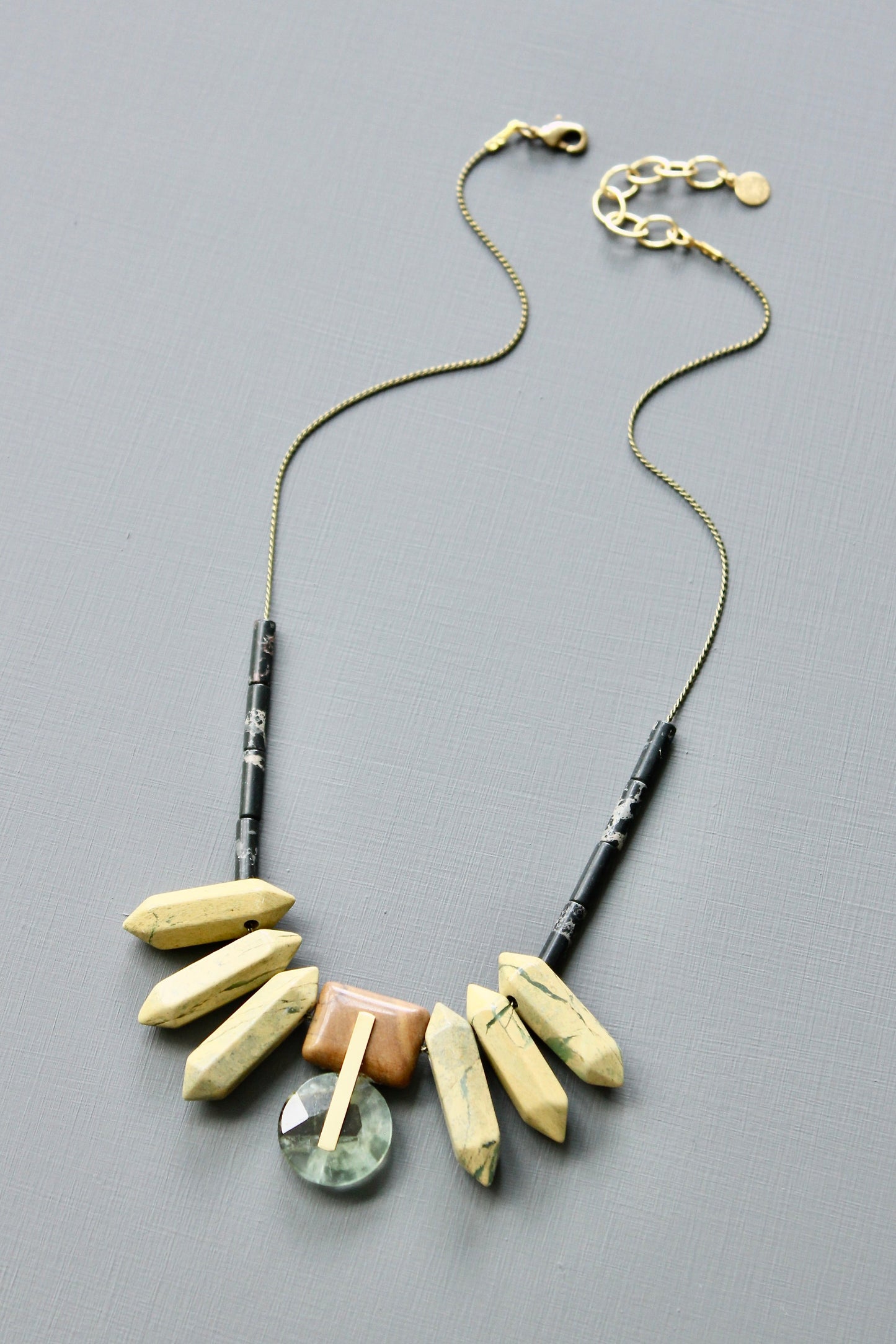 JLT618 yellow and black Artdeco necklace