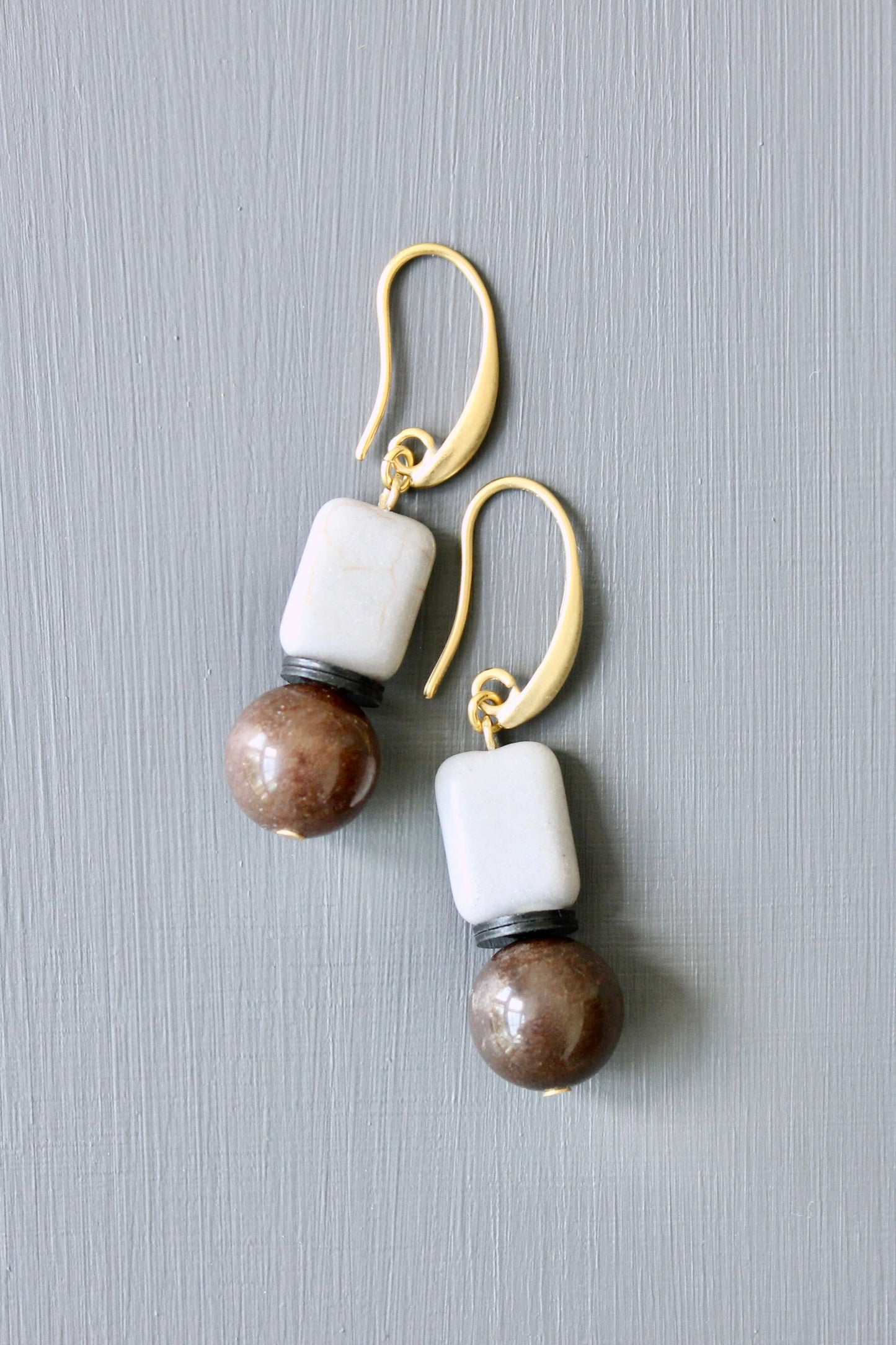 JLTE11 gray and brown mini earrings