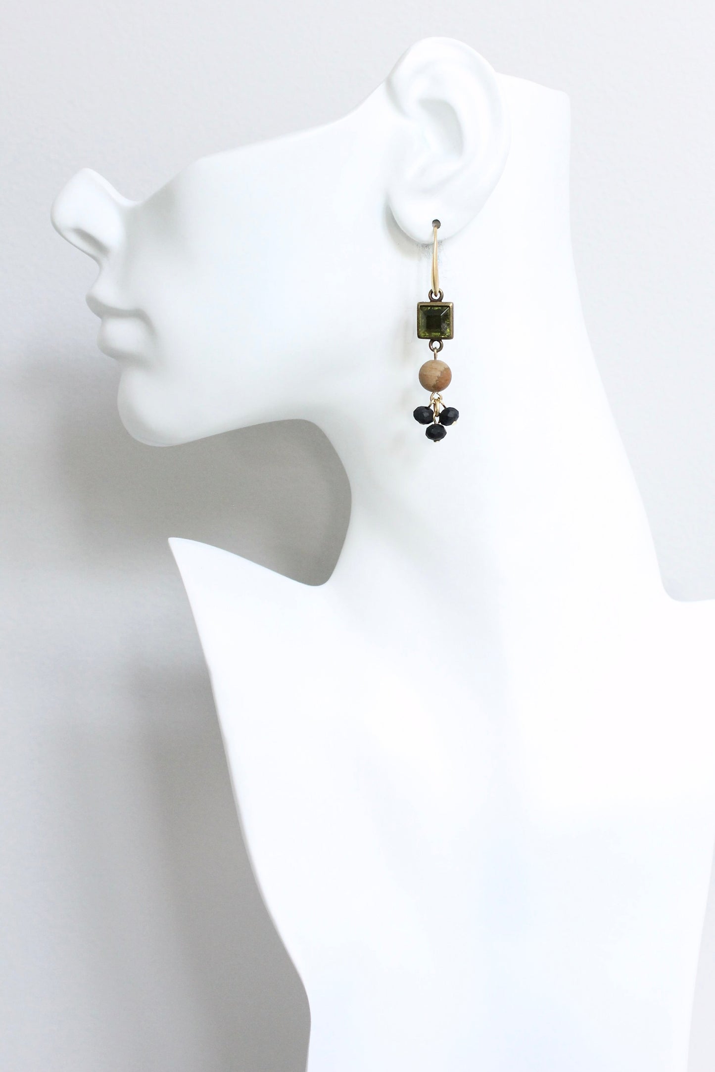 JLTE22 olivine glass and black cluster earrings