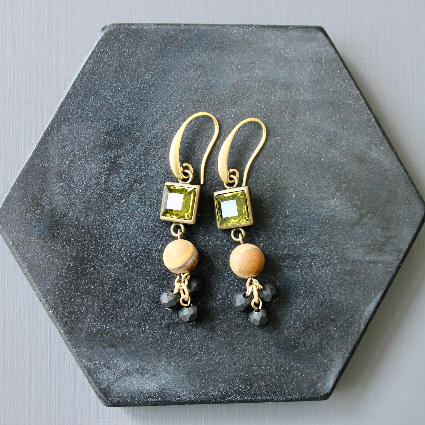 JLTE22 olivine glass and black cluster earrings