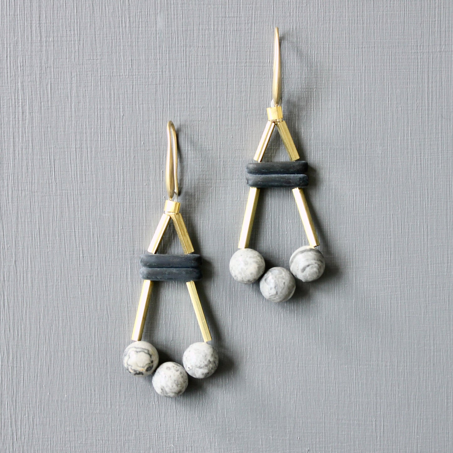 JLTE35 gray and black geometric earrings