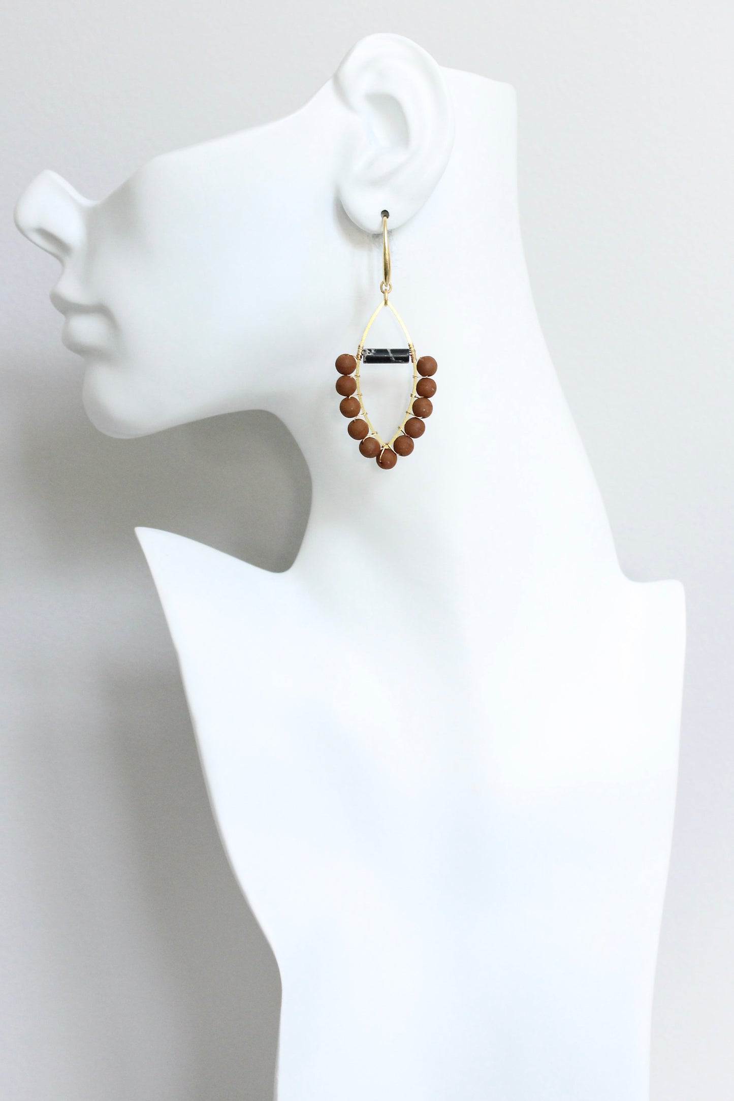 JLTE40 wire wrapped orange and black earrings
