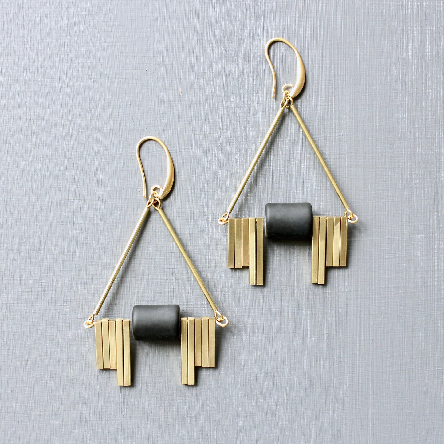 JLTE60 black and brass Artdeco earrings