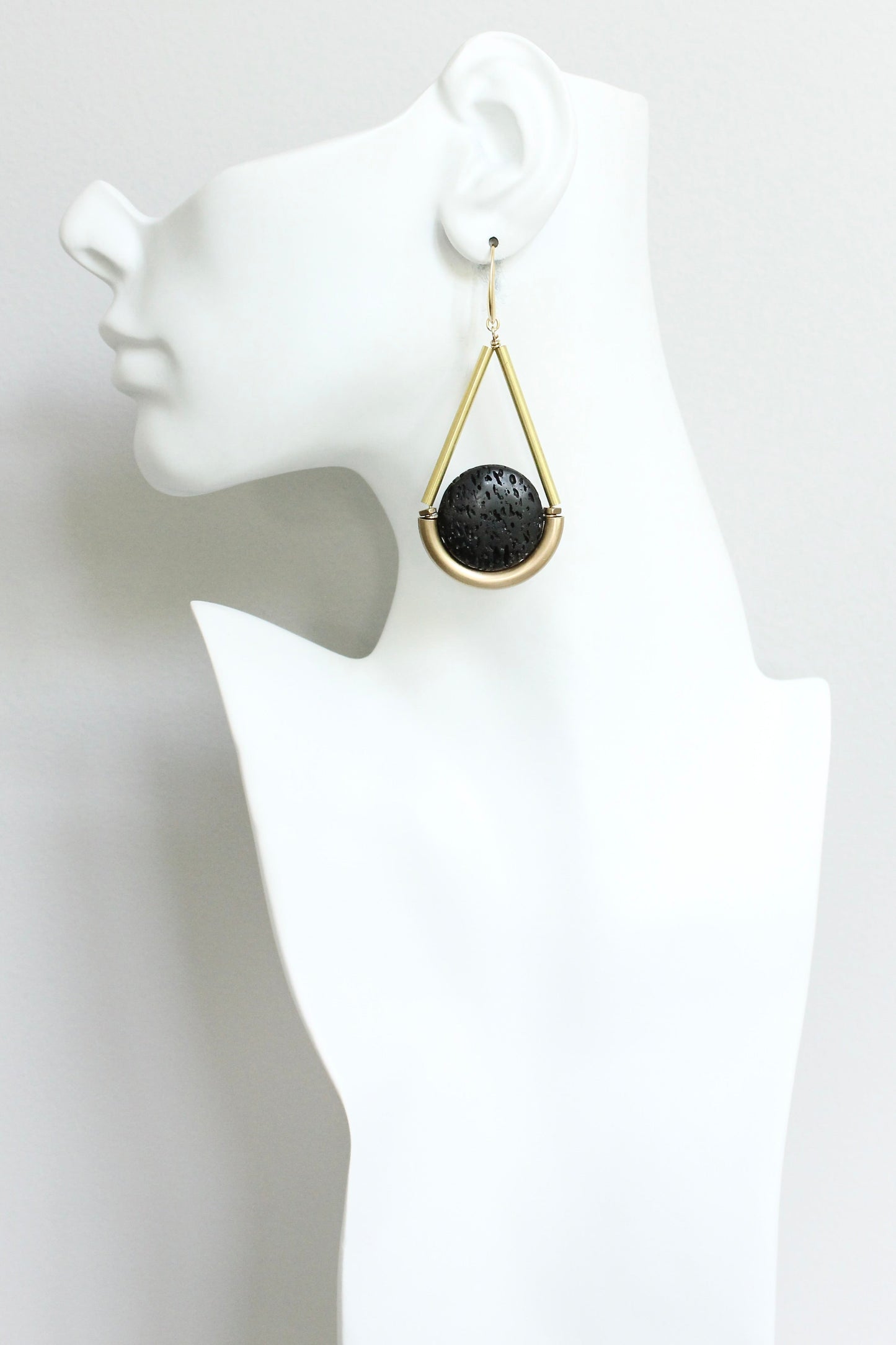 JLTE62 lava rock geometric earrings