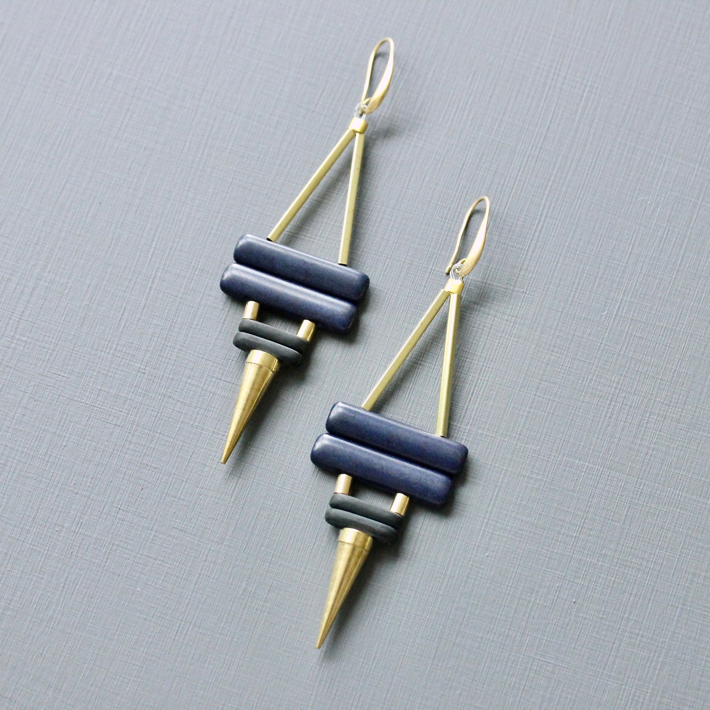 JLTE70 navy and black spike earrings