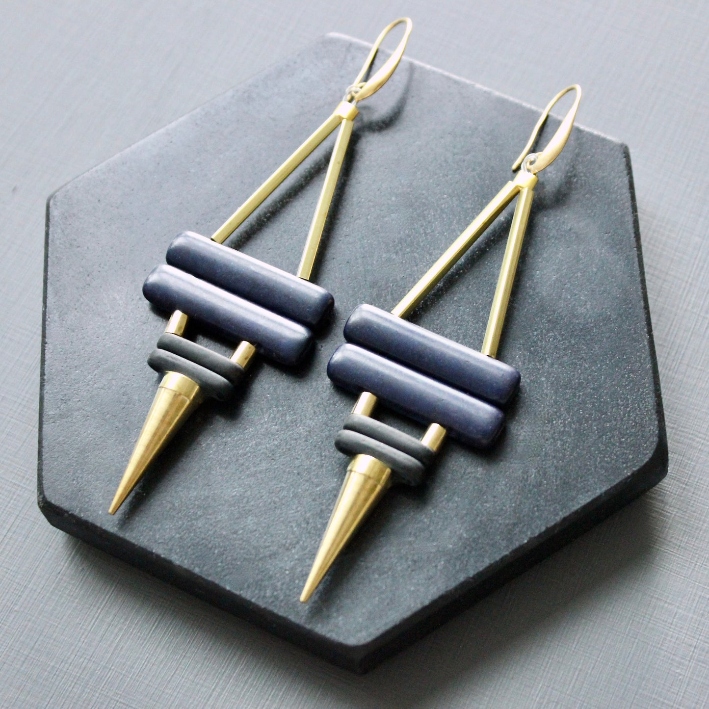 JLTE70 navy and black spike earrings
