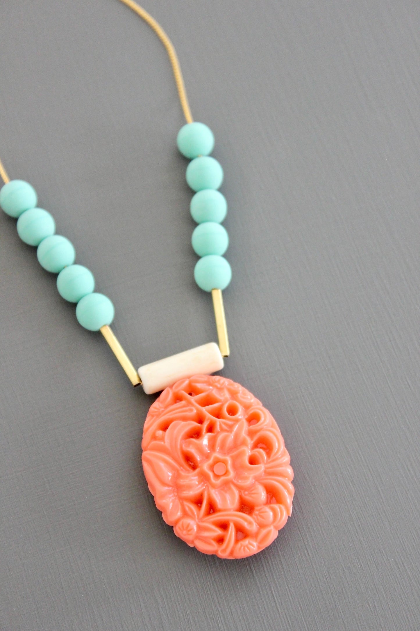 KYL122 vintage acrylic and turquoise glass necklace