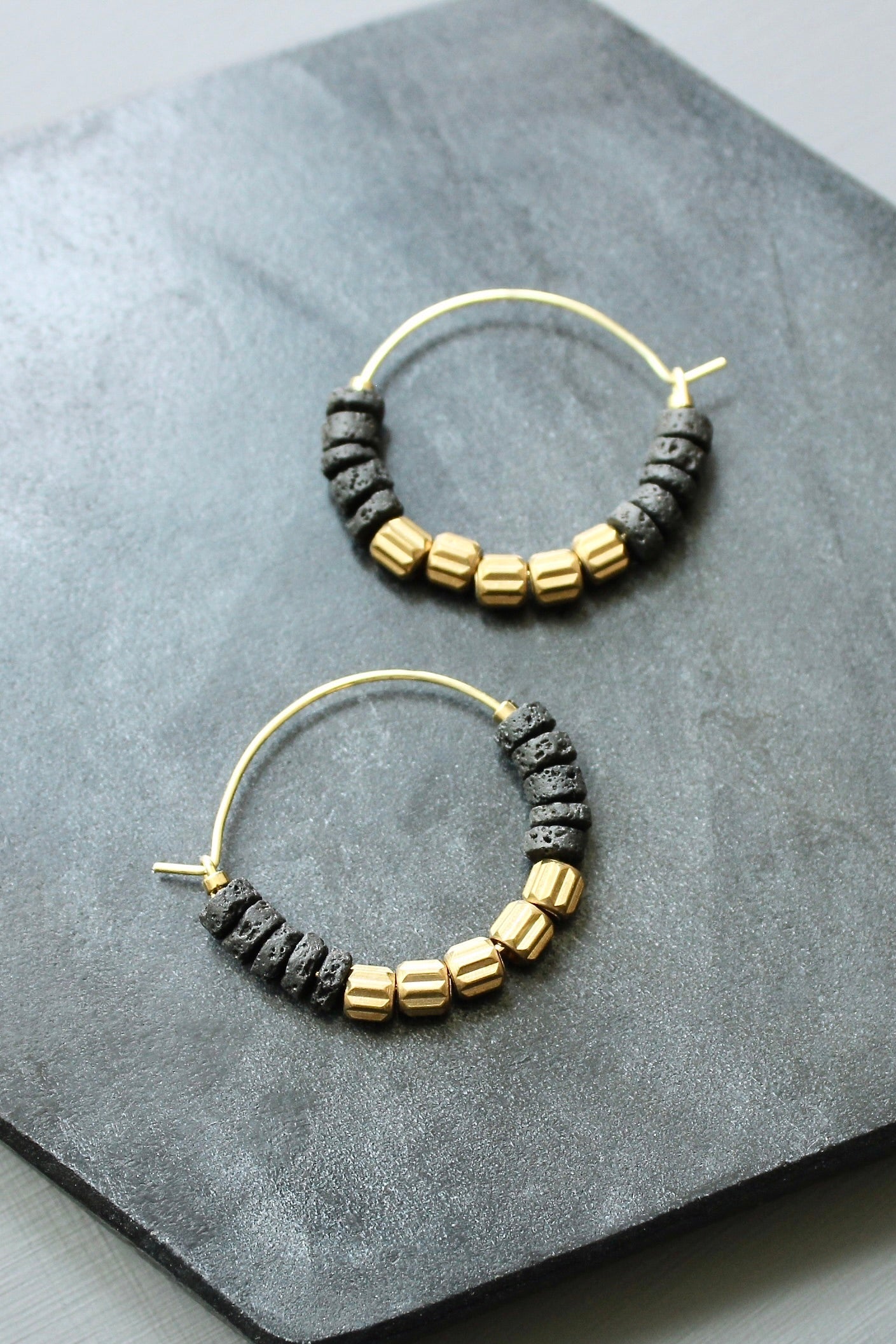 LEXE02 Black lava beads and brass hoop earrings