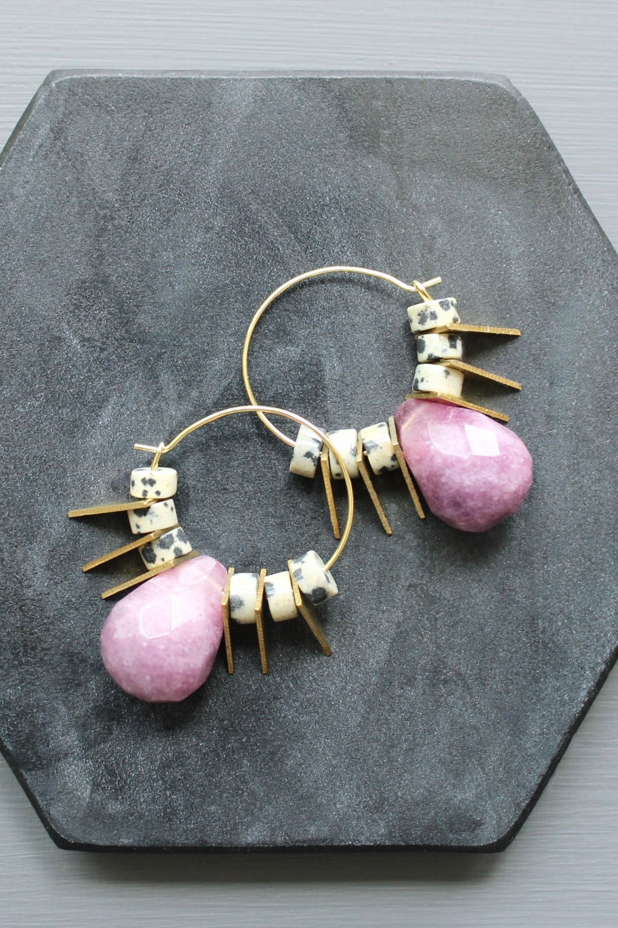 LEXE09 Purple and Dalmatian jasper geometric hoop earrings