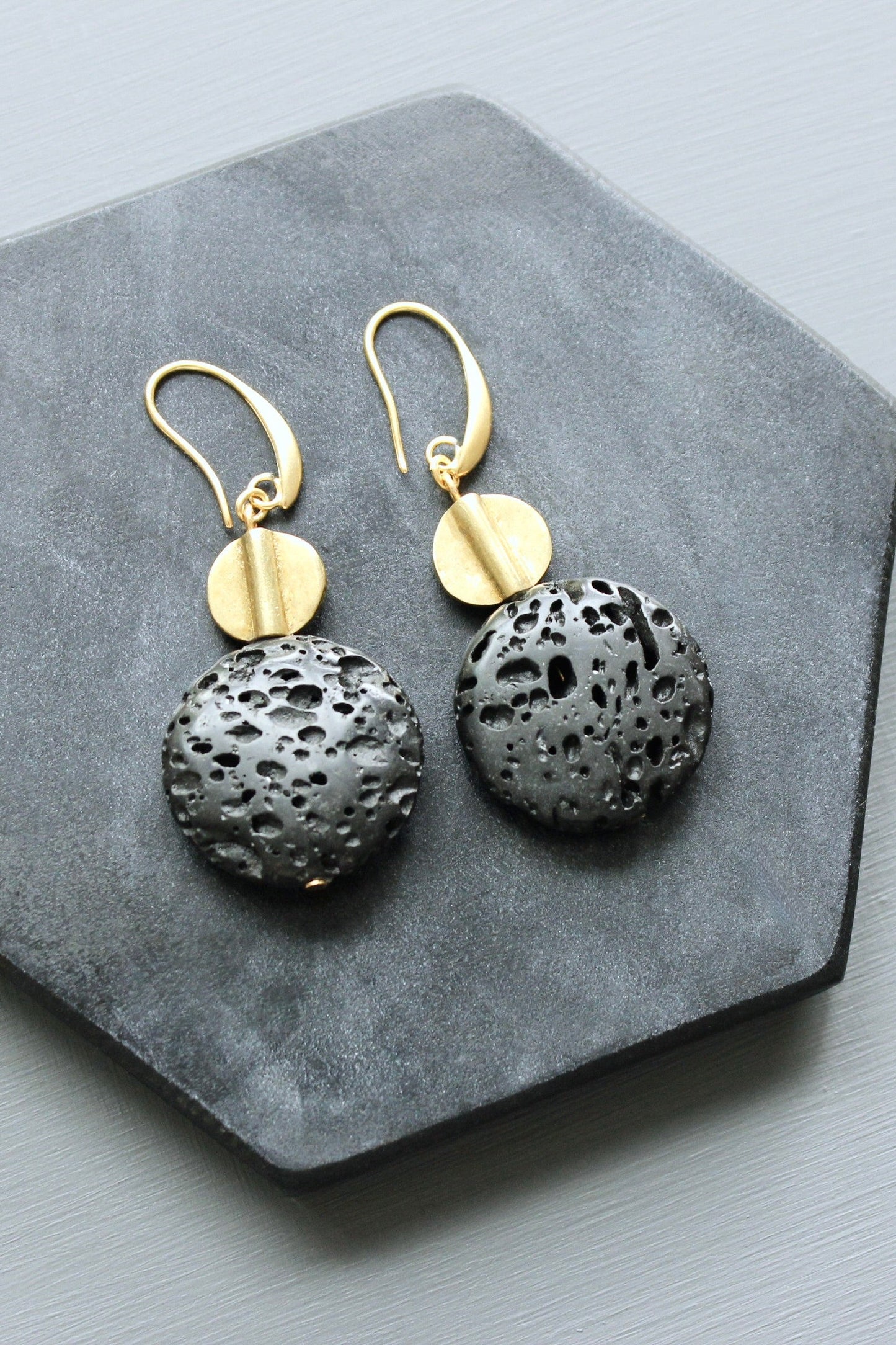 LEXE28 Black lava earrings