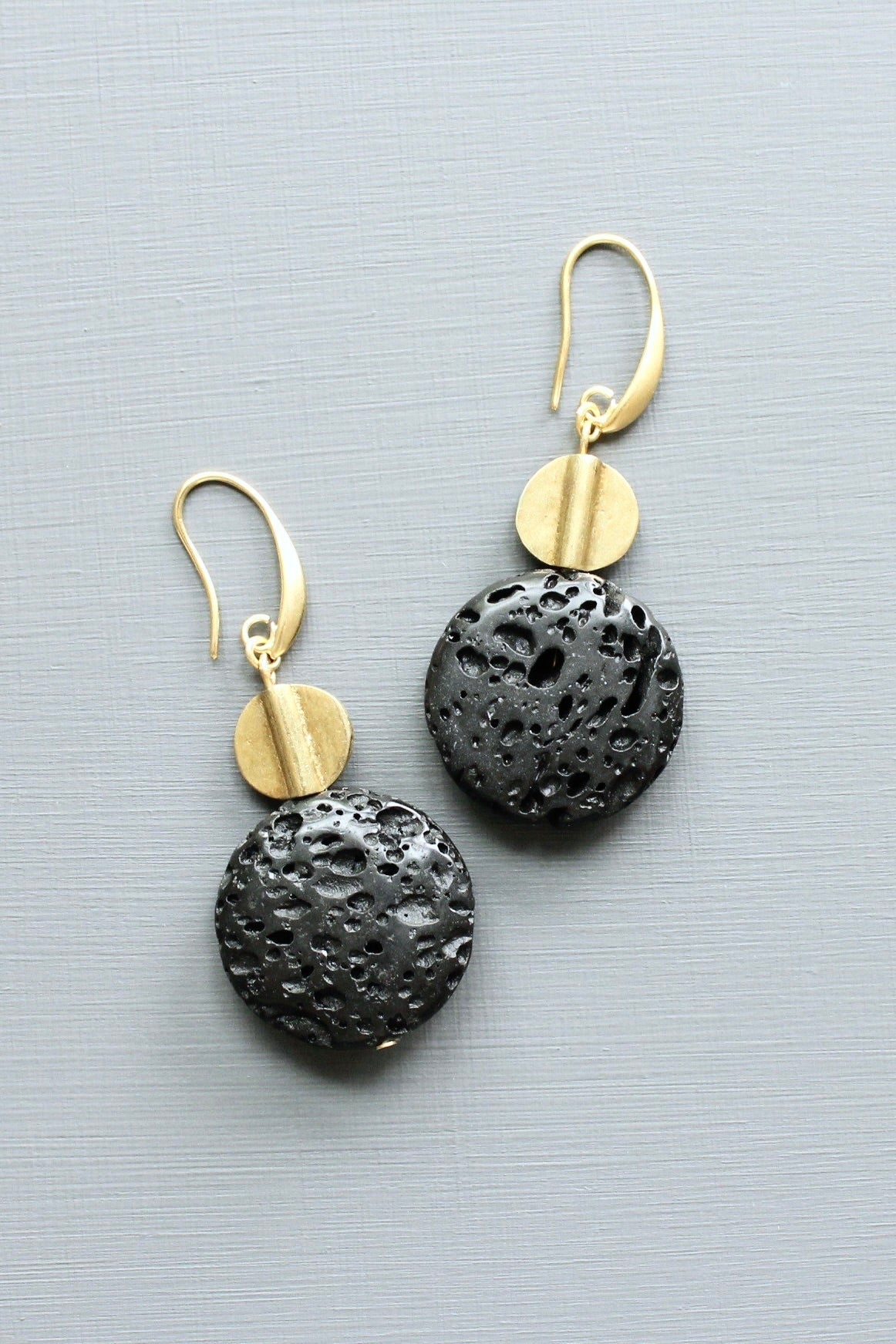 LEXE28 Black lava earrings