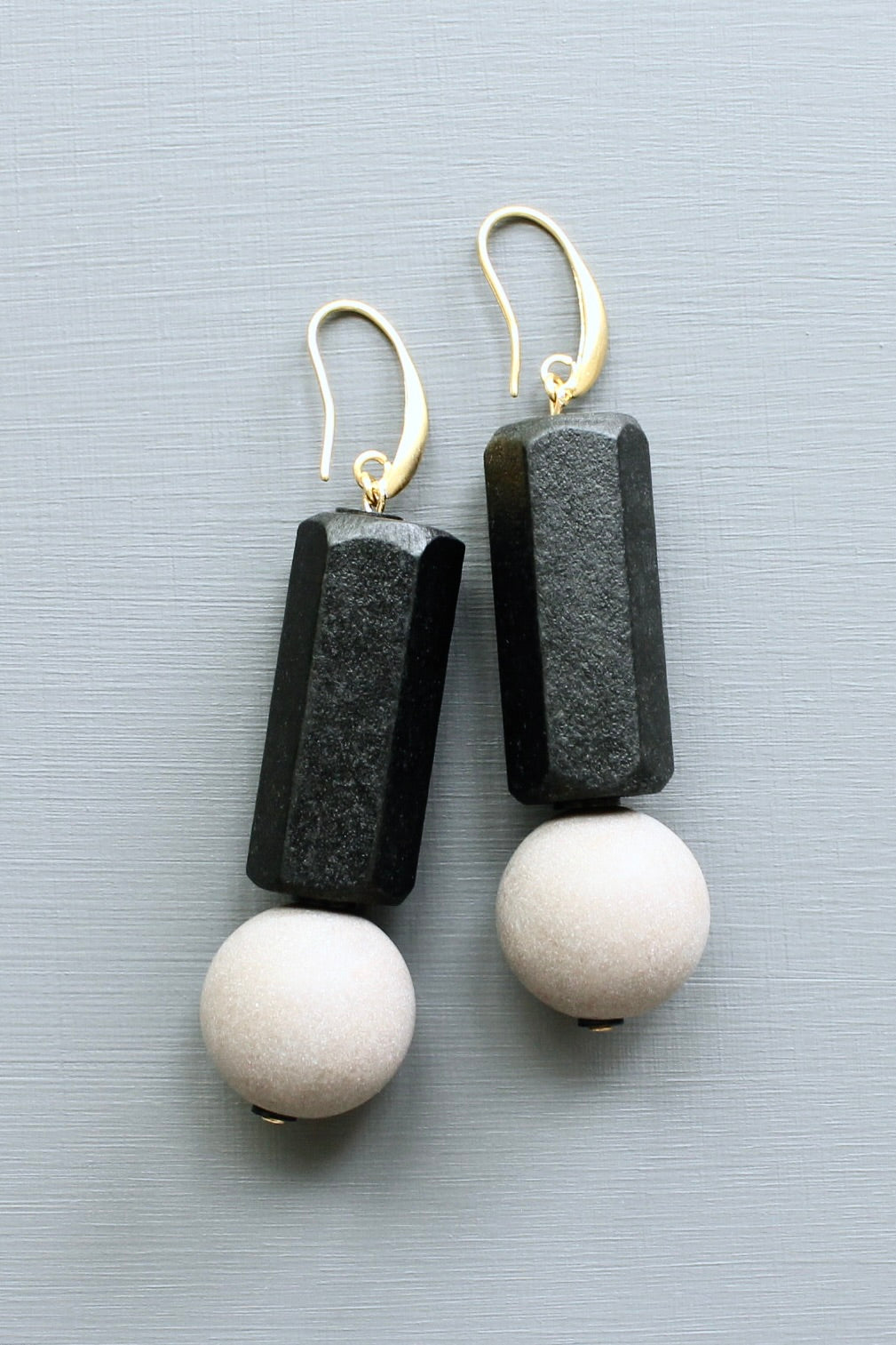 LEXE42 Black and chestnut earrings