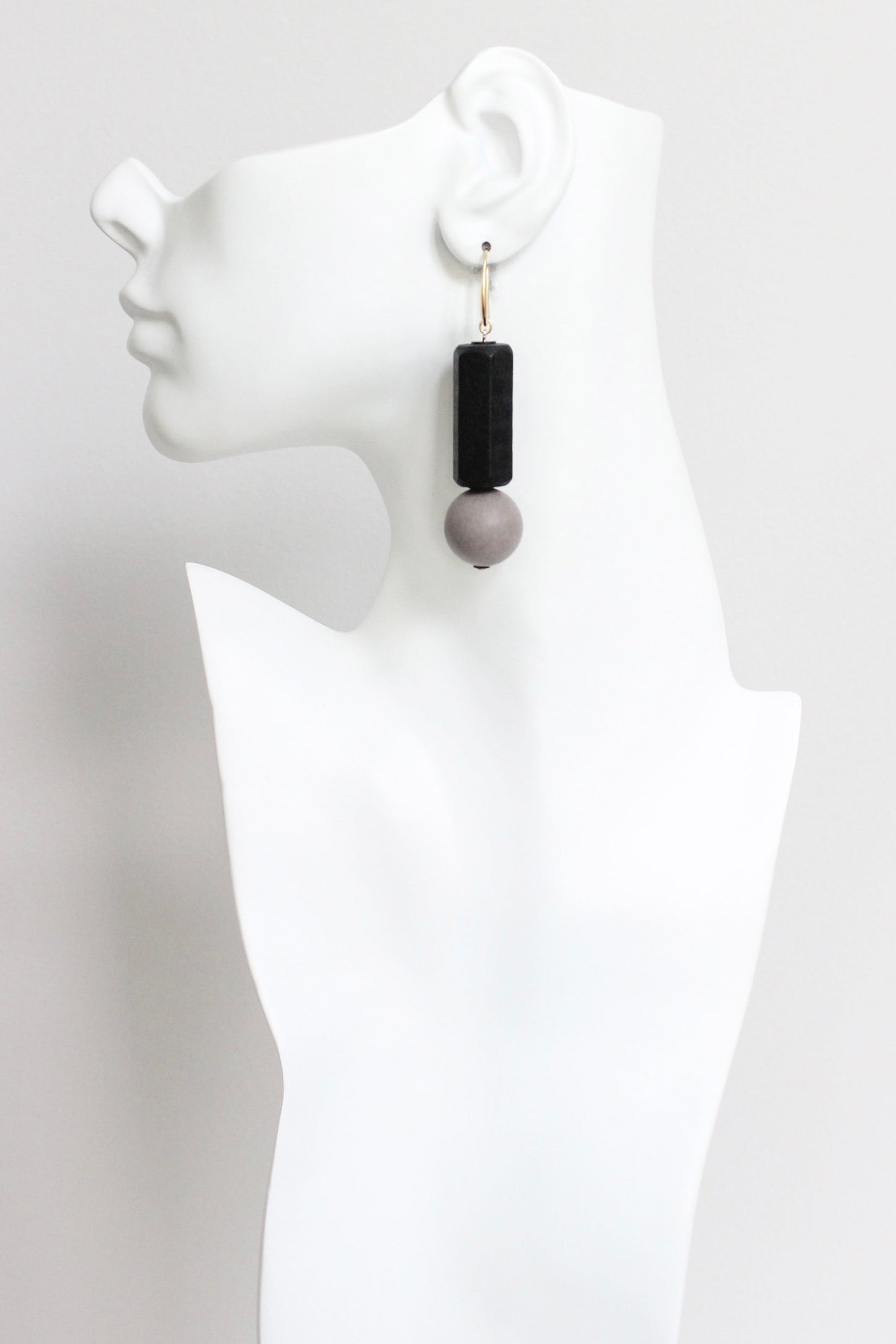 LEXE42 Black and chestnut earrings
