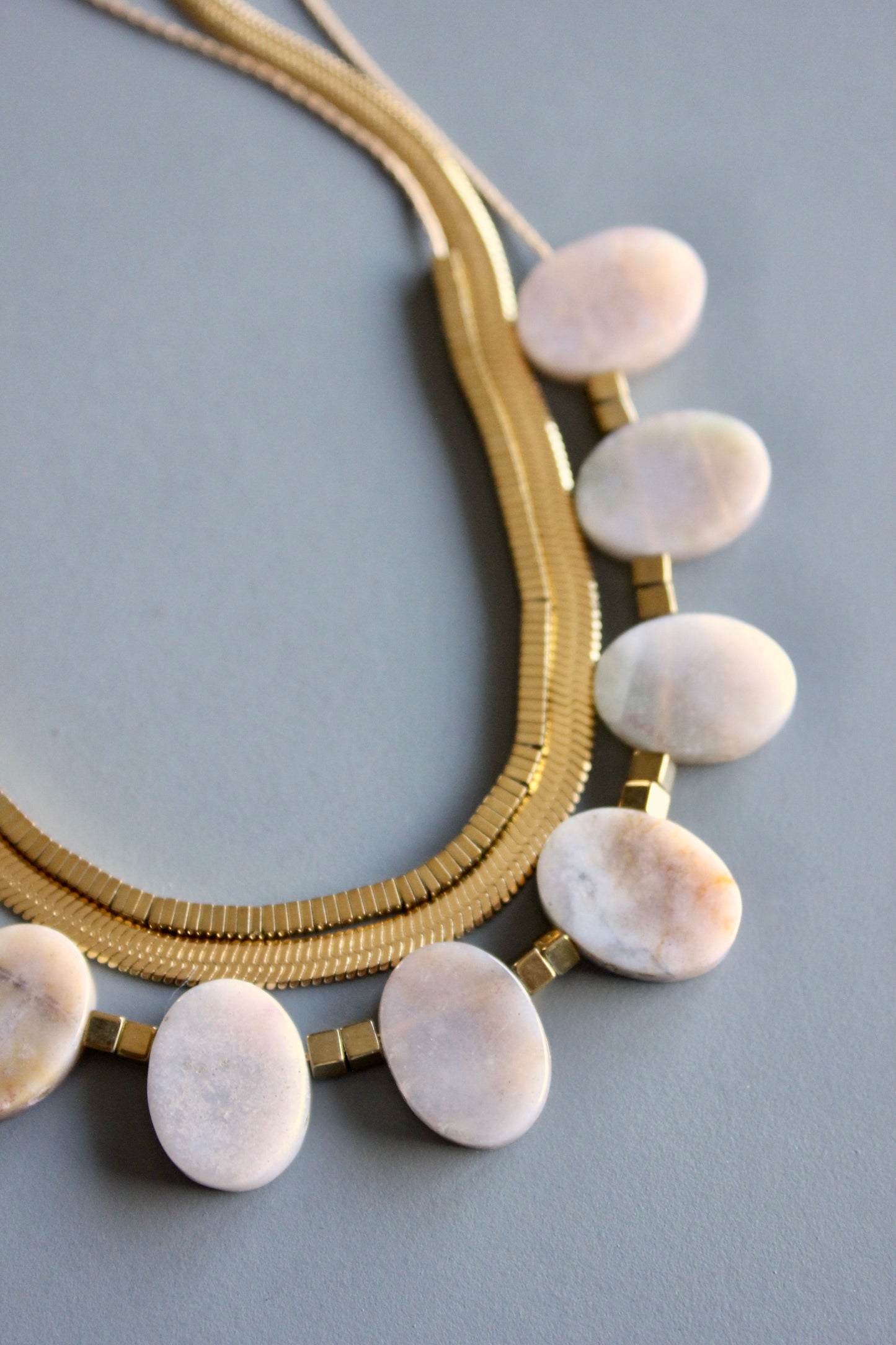 MLN416 Triple strand agate and snake chain necklace