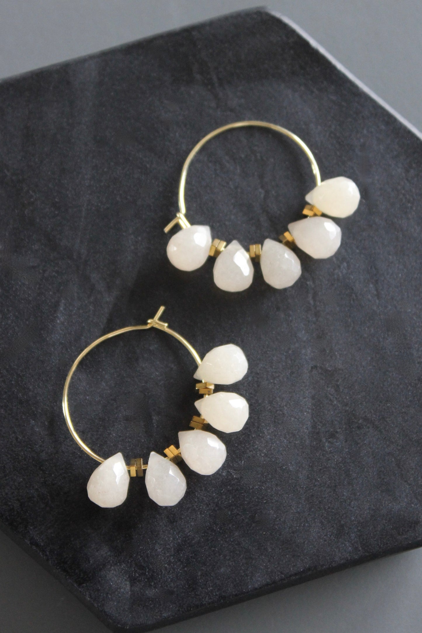 MLNE02 Dyed jade mini hoops