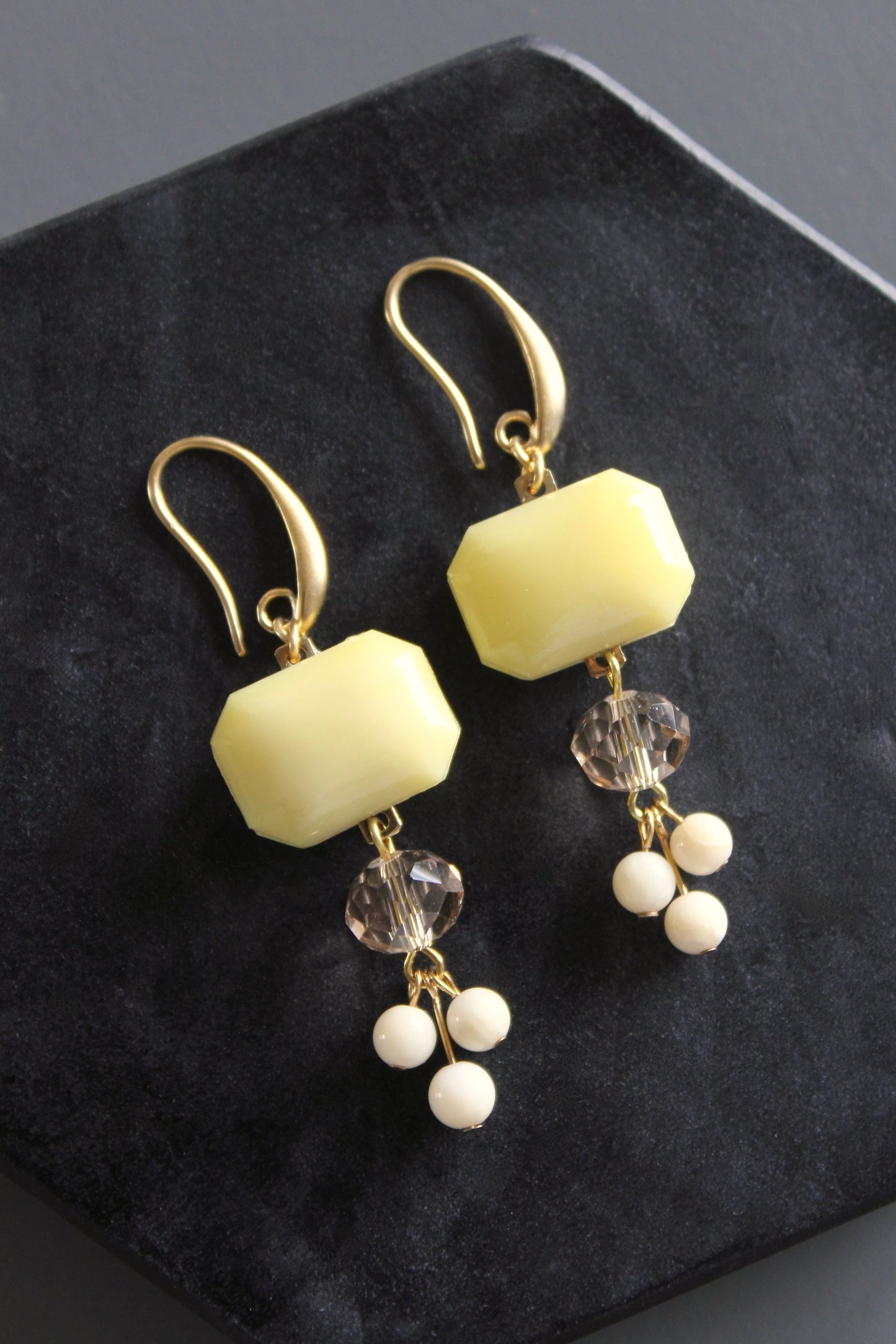 MLNE26 Vintage yellow glass cluster earrings