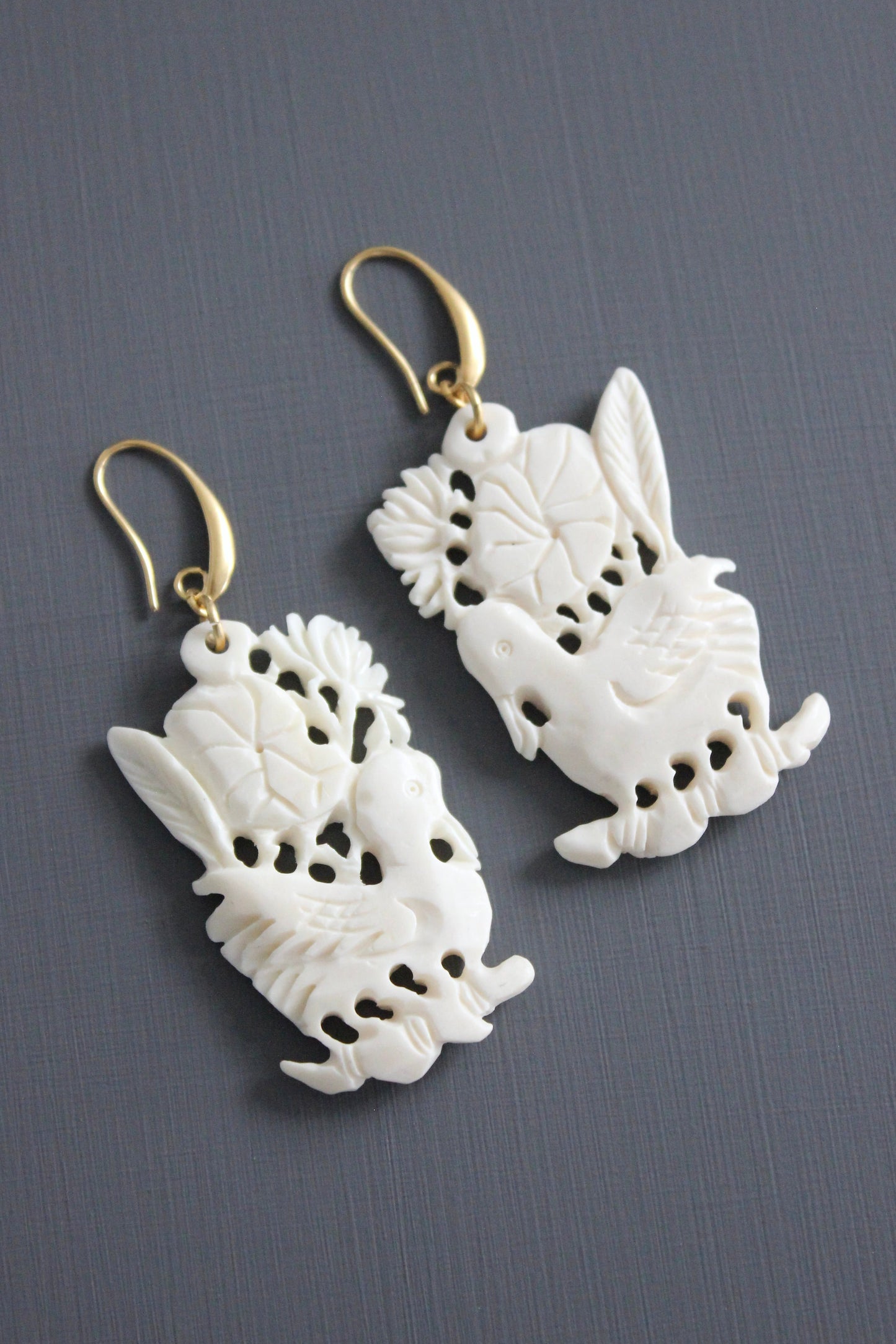 MLNE36 Hand carved earrings