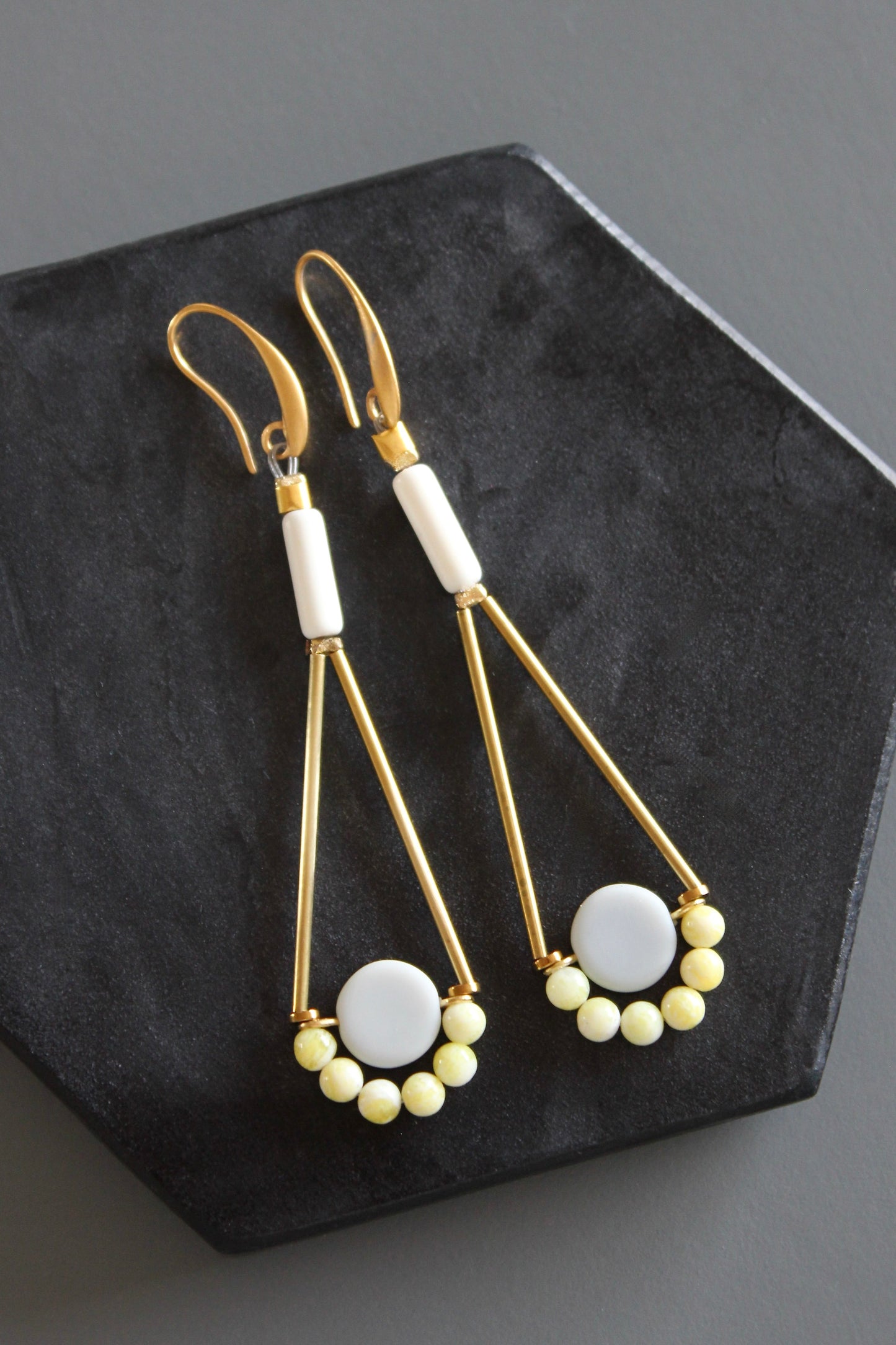 MLNE53 Lemon jade and gray glass geometric earrings