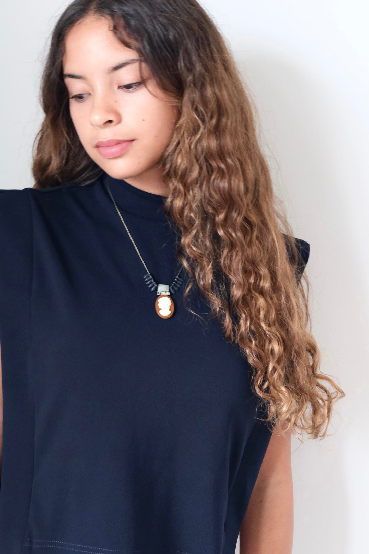 LEX318 Vintage cameo pendant necklace
