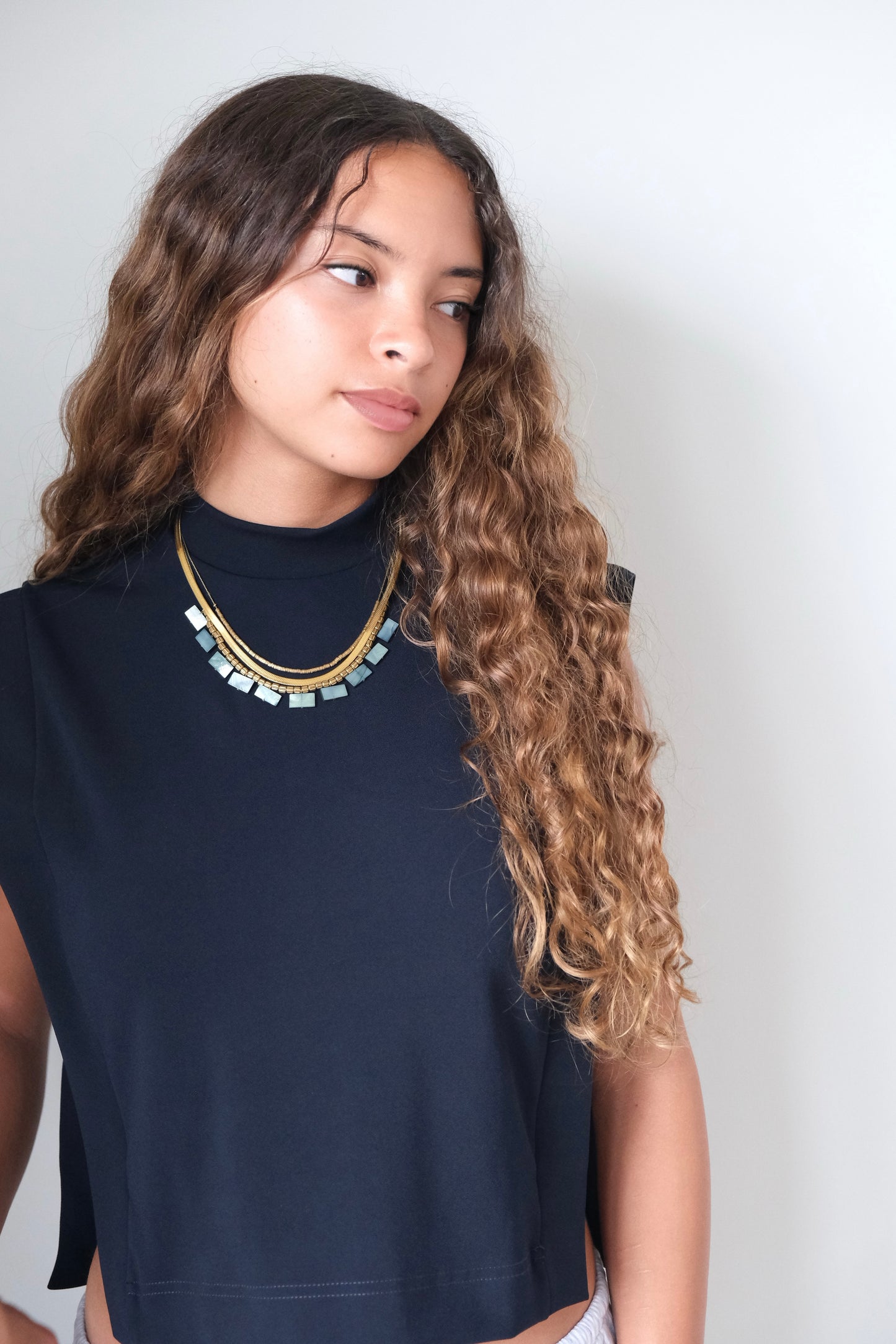 LEX517 Green shell and snake chain triple-strand necklace