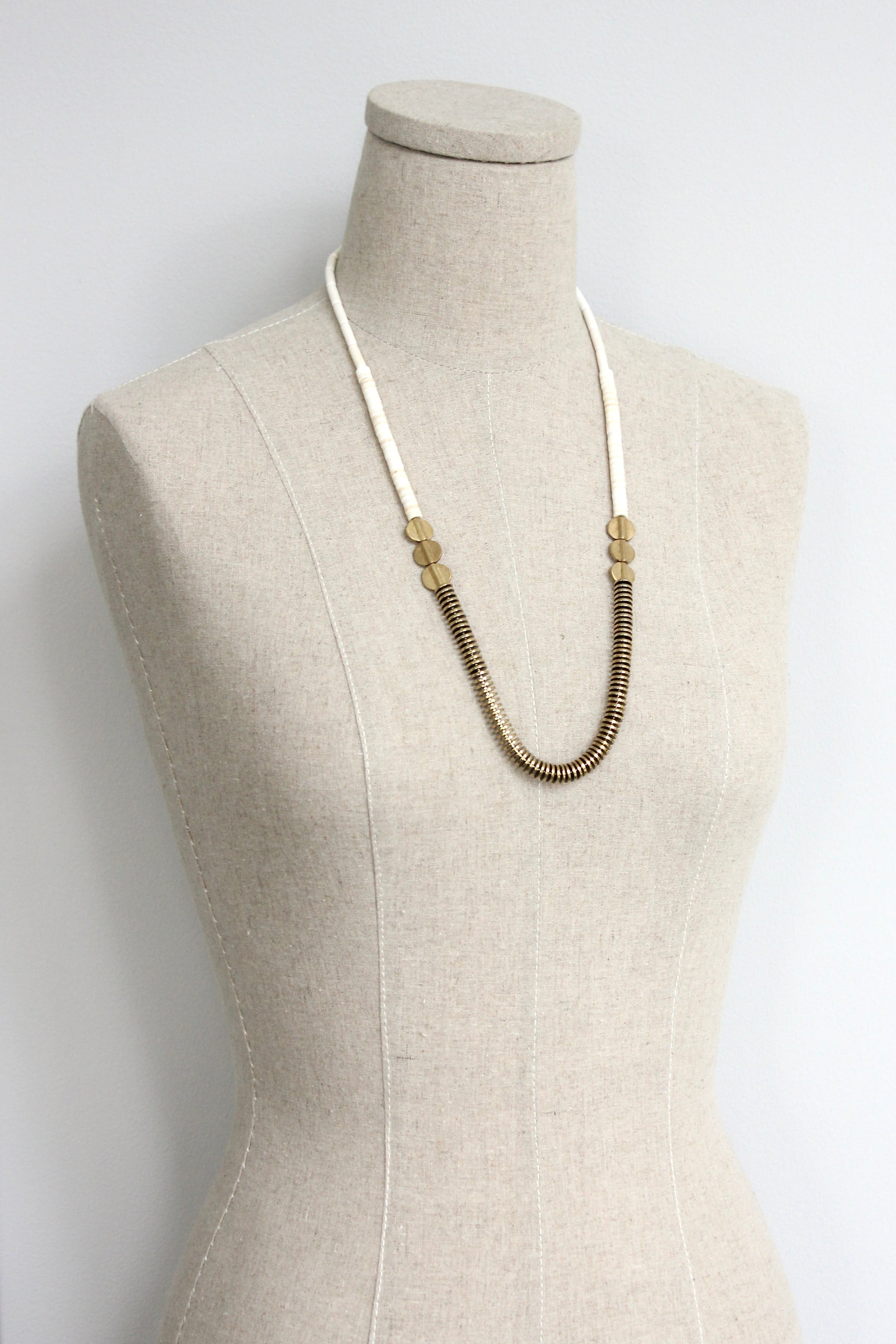 ISL126 Gold hematite and white disc necklace – david aubrey