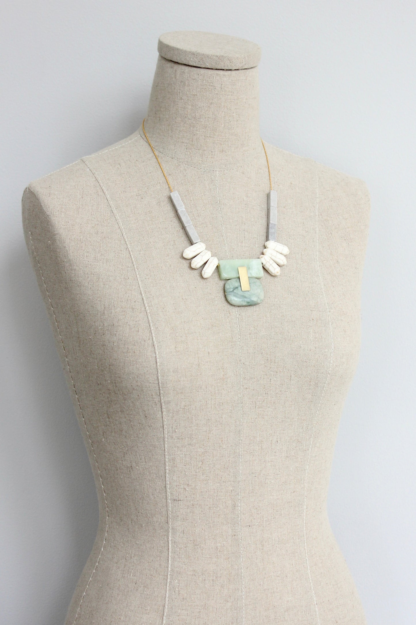 ISL2020 Mint and gray geometric stone necklace