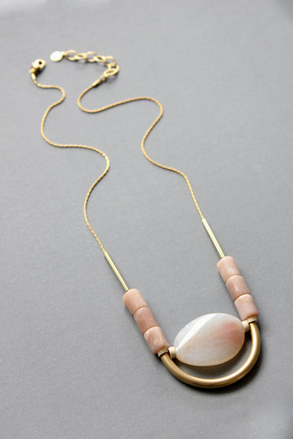 ISL222 Peach monstone and agate geometric necklace