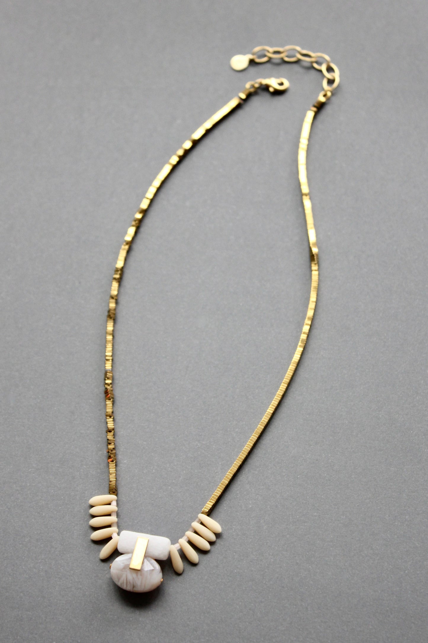 ISL317 Mini glass fringe agate and hematite necklace