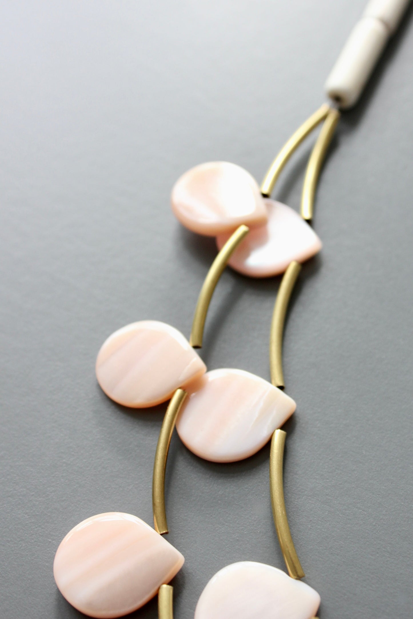 ISL322 Mother-of-pearl double strand necklace