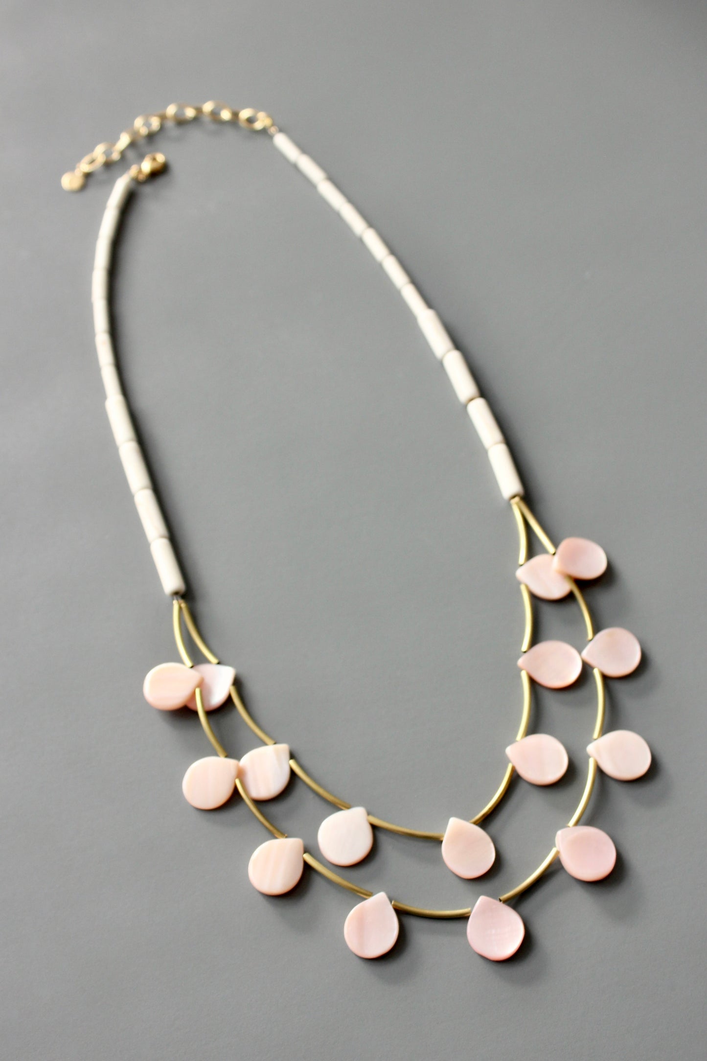 ISL322 Mother-of-pearl double strand necklace