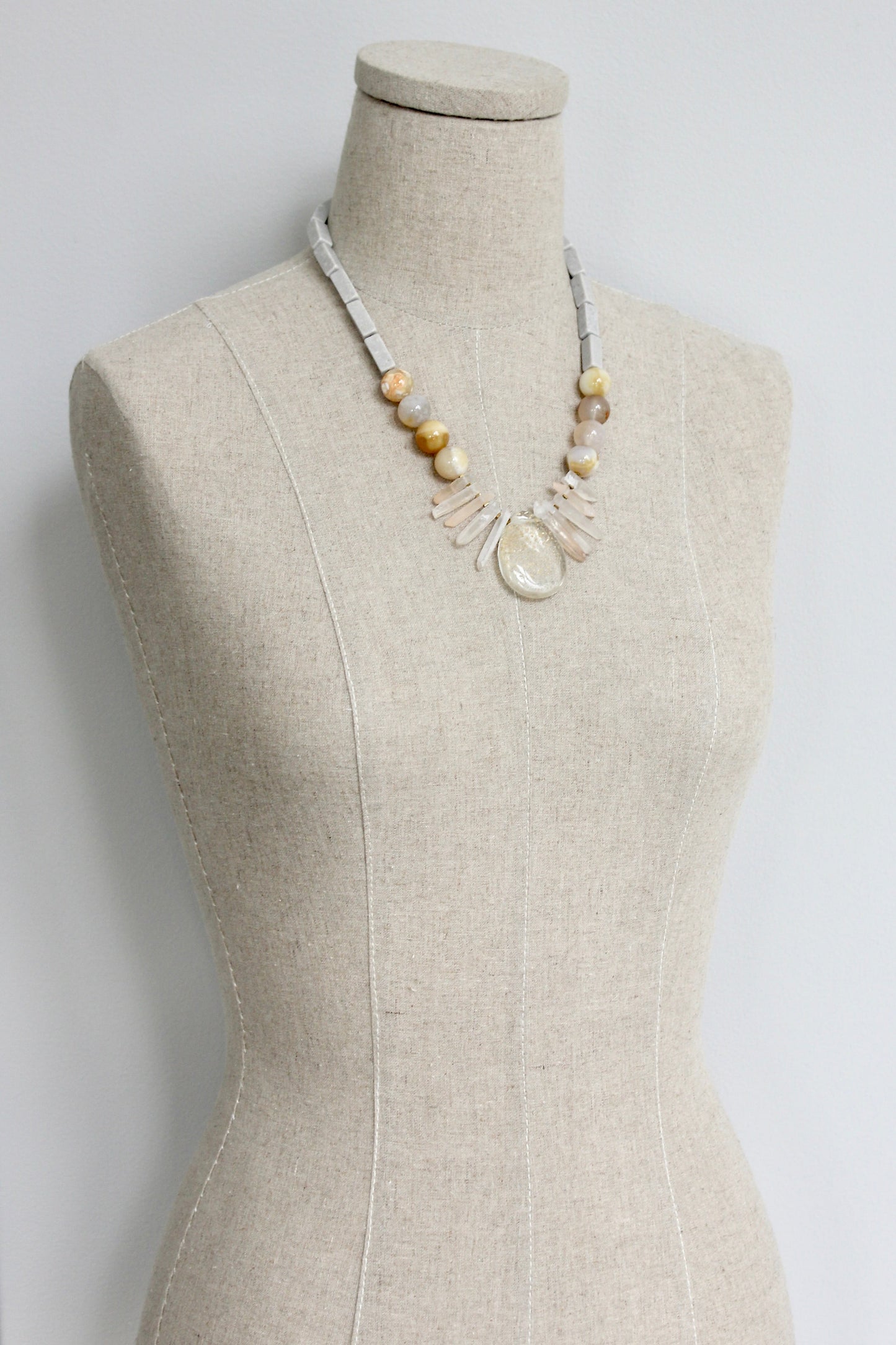 ISL4020 Quartz and yellow agate pendant necklace