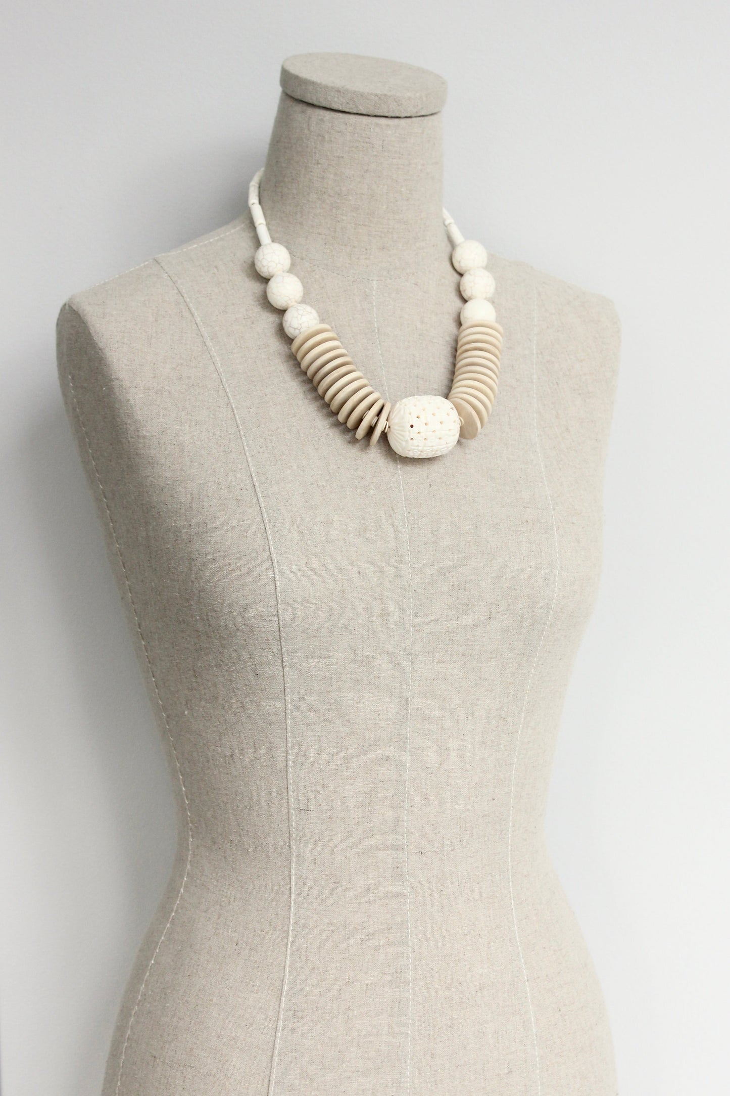 ISL5020 White statement carved necklace
