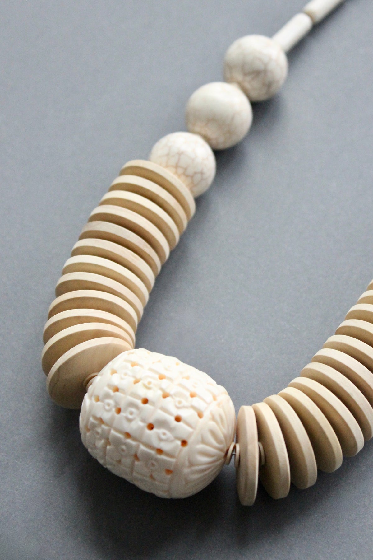 ISL5020 White statement carved necklace