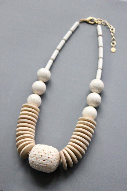 ISL5020 White statement carved necklace