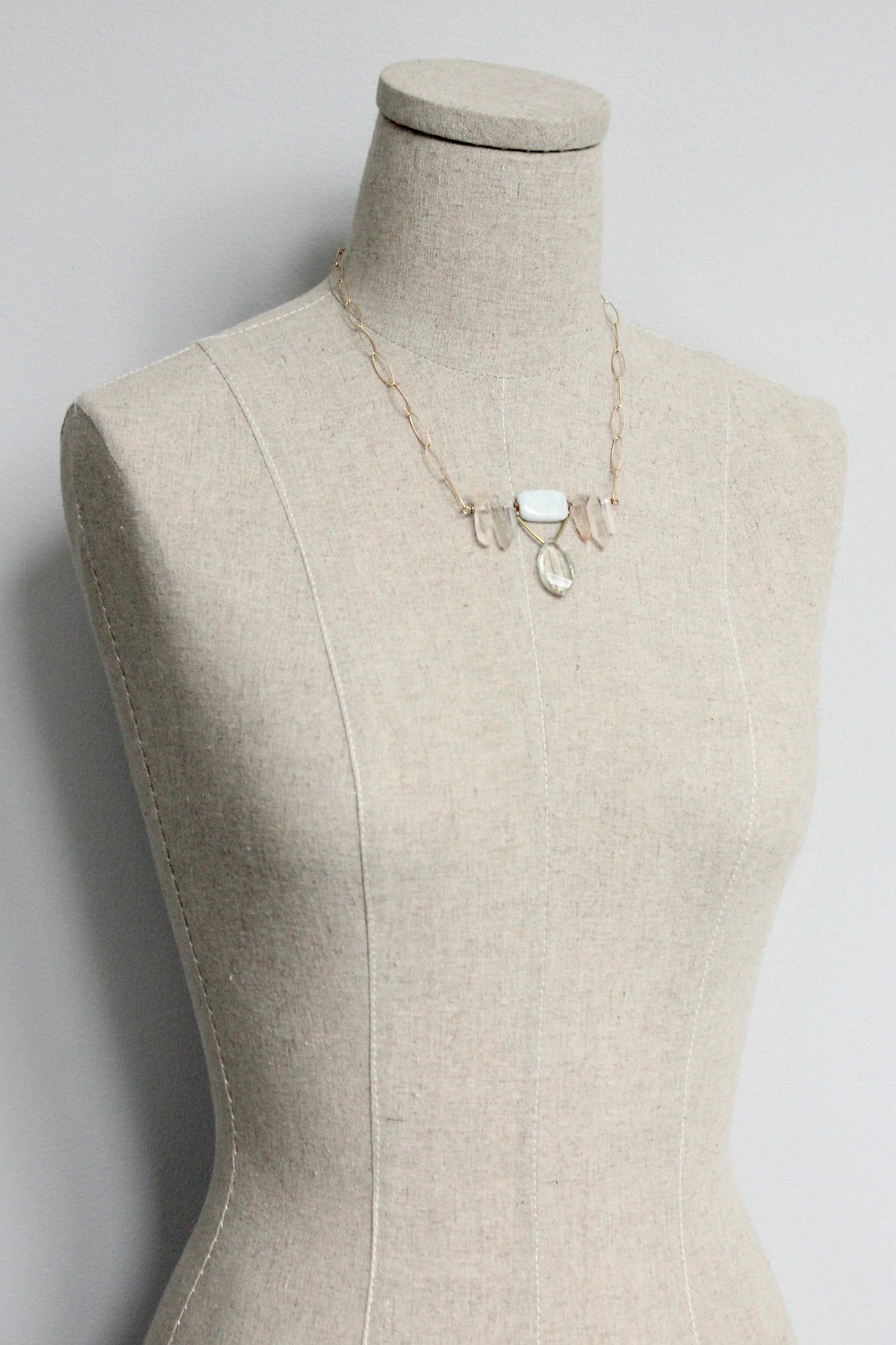 ISL518 Quartz geometric pendant necklace