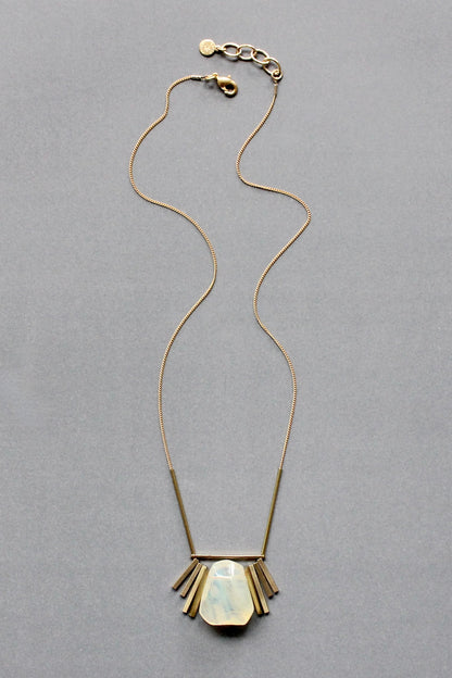 ISL520 Quartz geometric necklace