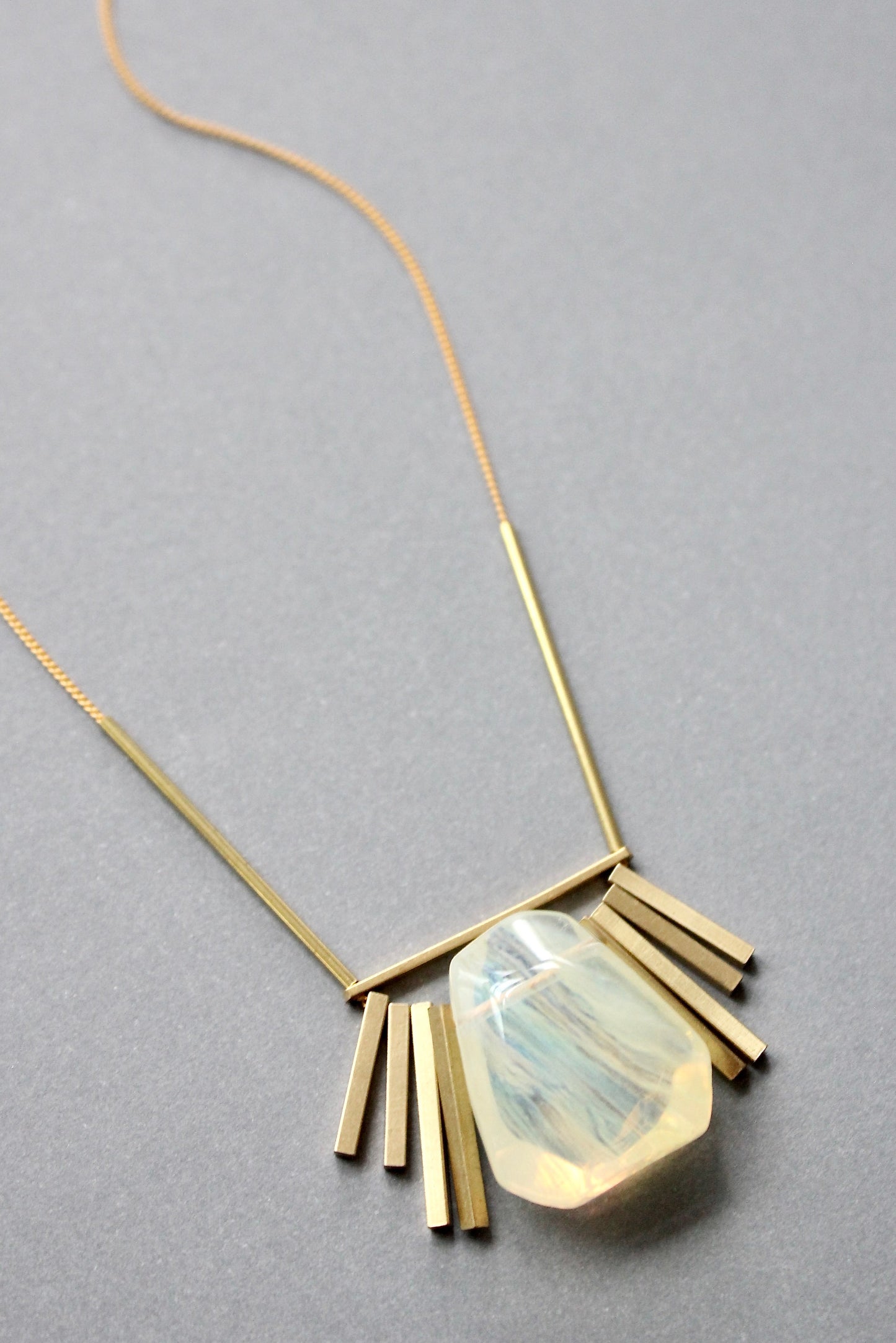 ISL520 Quartz geometric necklace